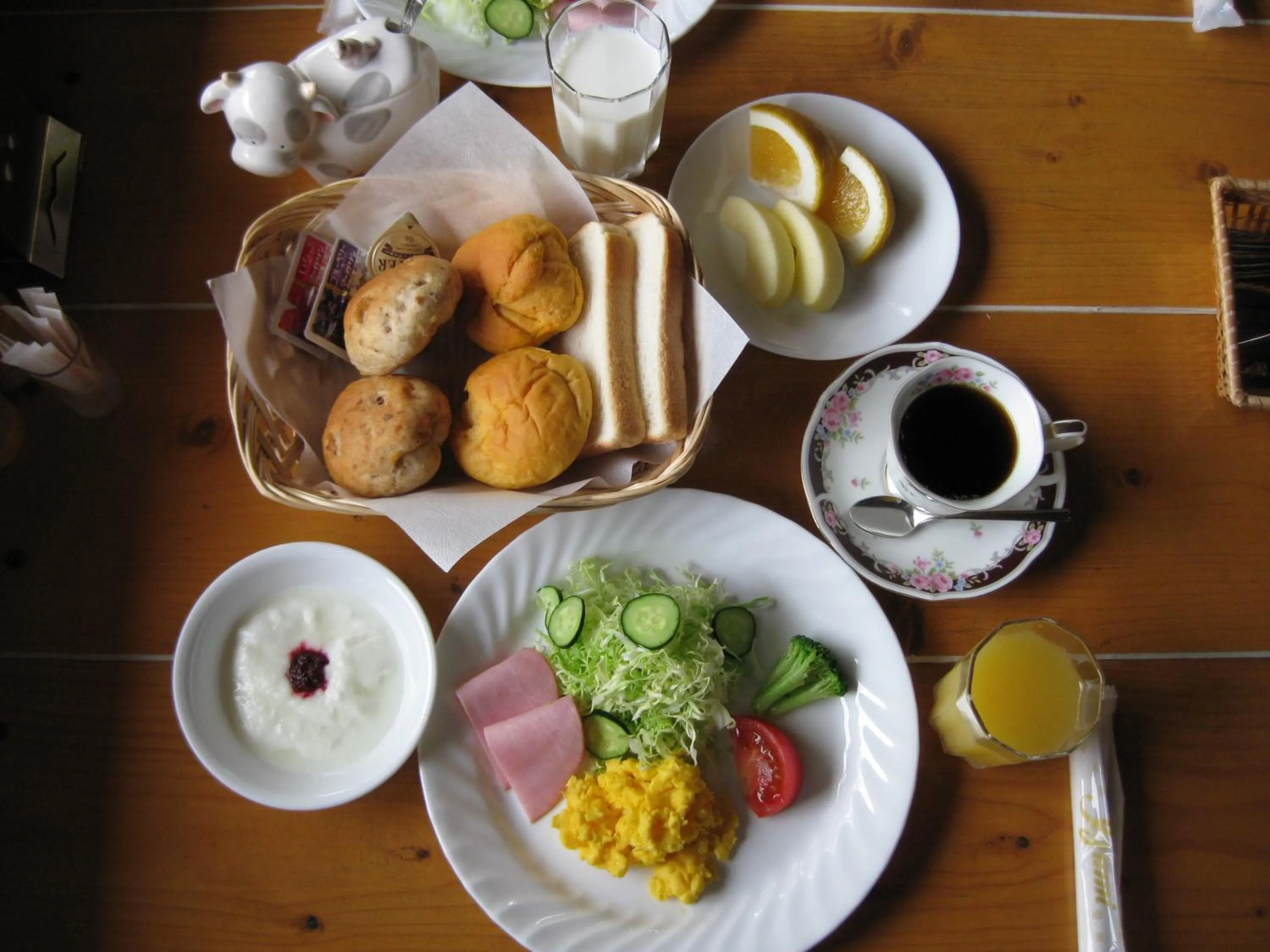 Continental breakfast in Log Cottage Himawari