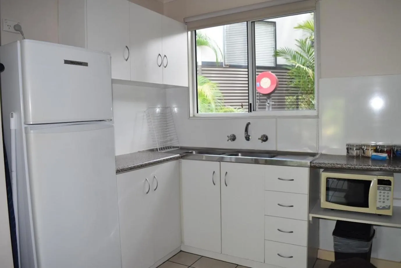 Kitchen or kitchenette in Hidden Valley Holiday Park Darwin