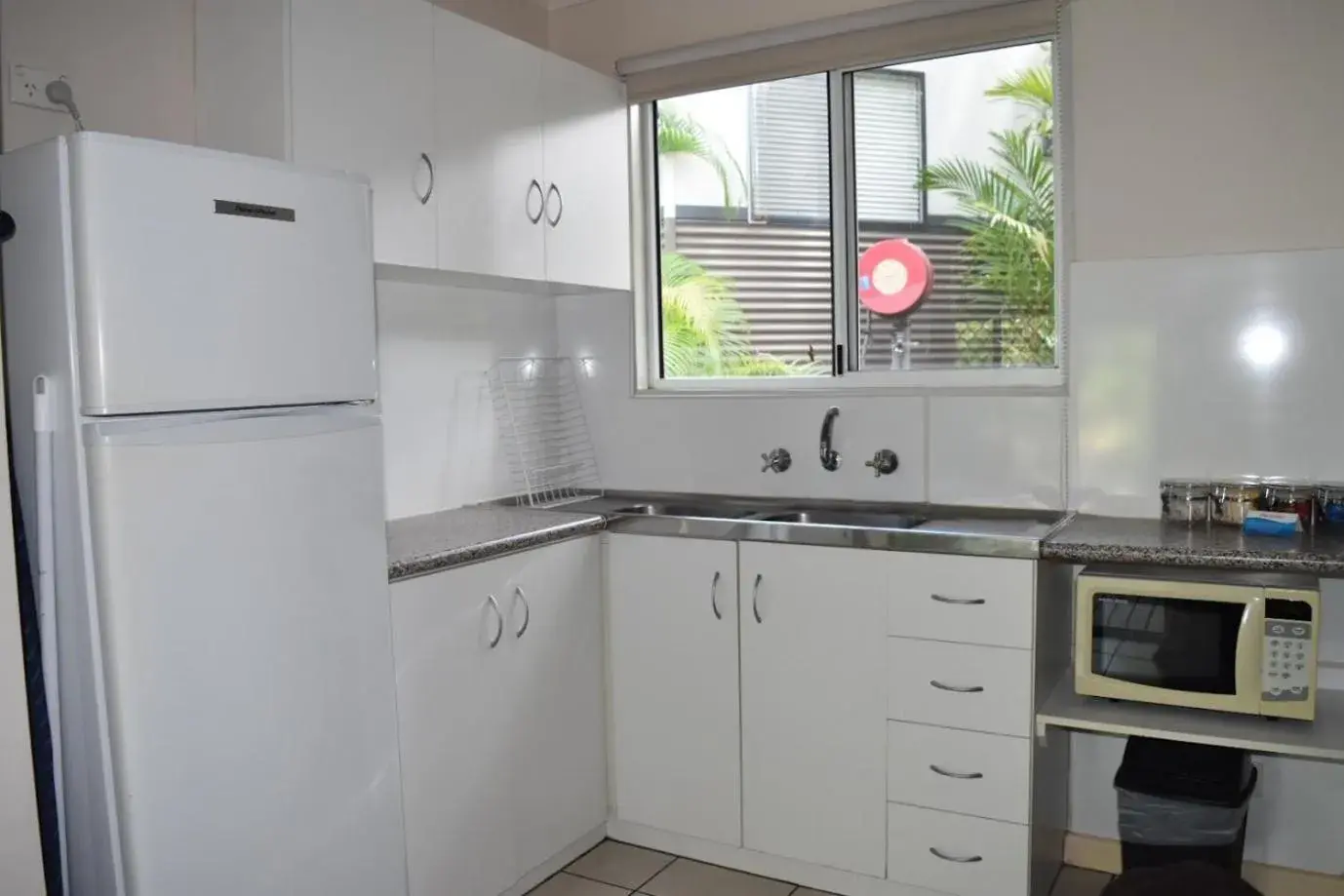 Two-Bedroom Palm Cabin in Hidden Valley Holiday Park Darwin Two-Bedroom Palm Cabin in Hidden Valley Holiday Park Darwin