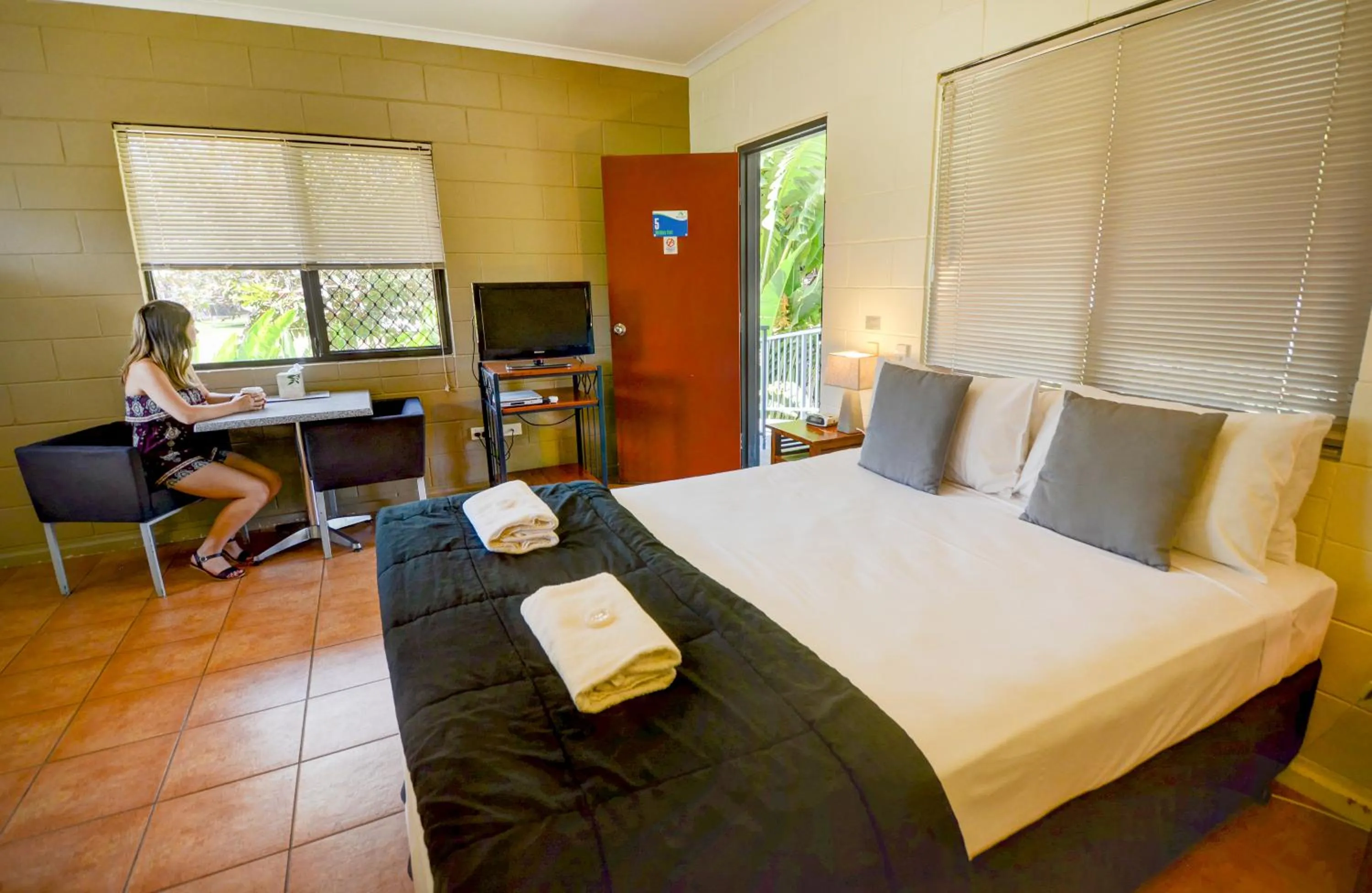 Bed in Hidden Valley Holiday Park Darwin