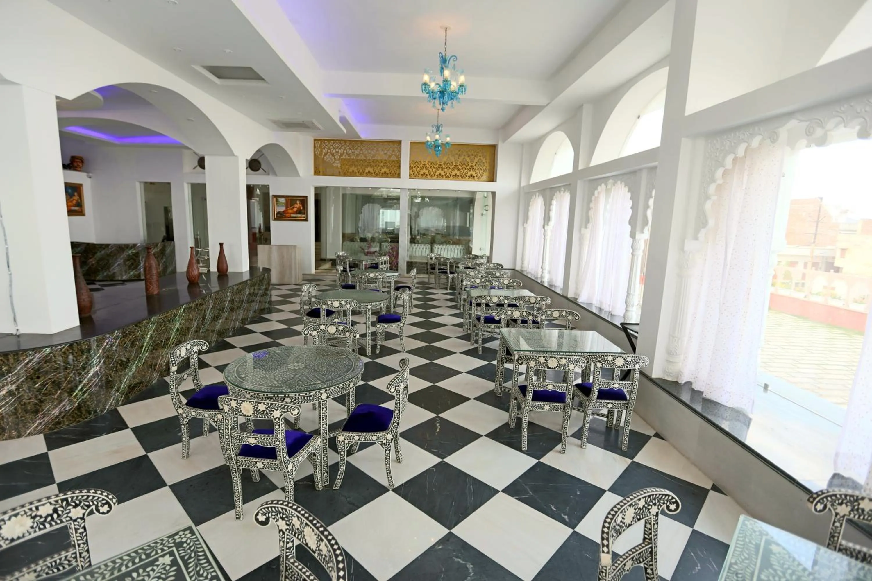 Restaurant/places to eat in Regenta Central Mewargarh, Near Biological park