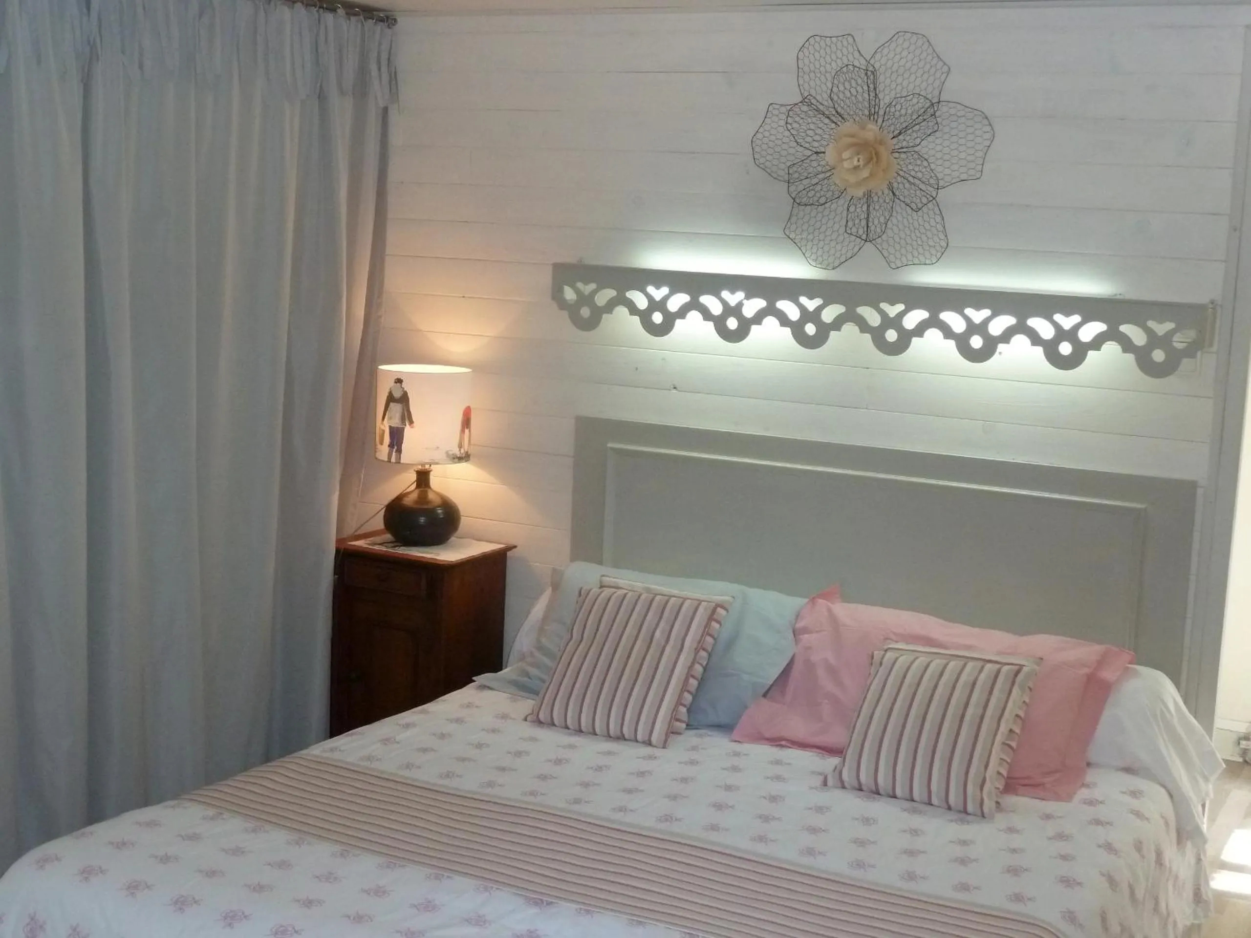 Property building, Bed in Les Bruyères du Mont