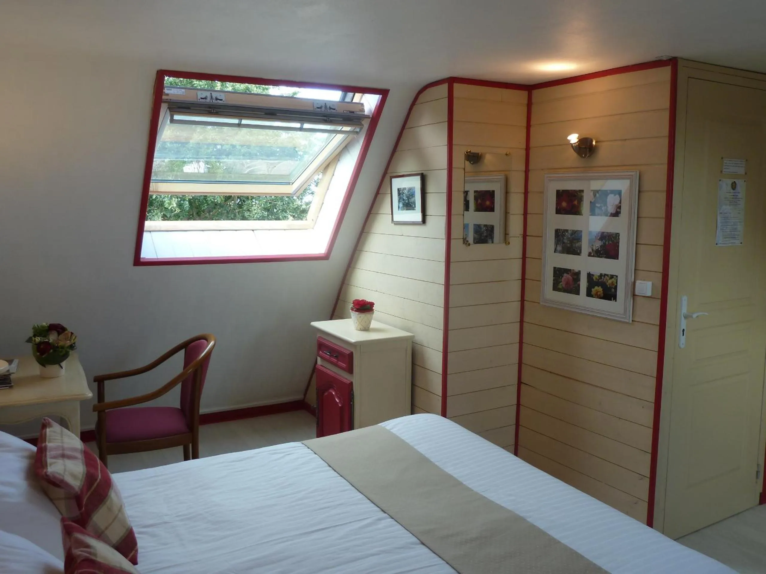 Property building, Bed in Les Bruyères du Mont