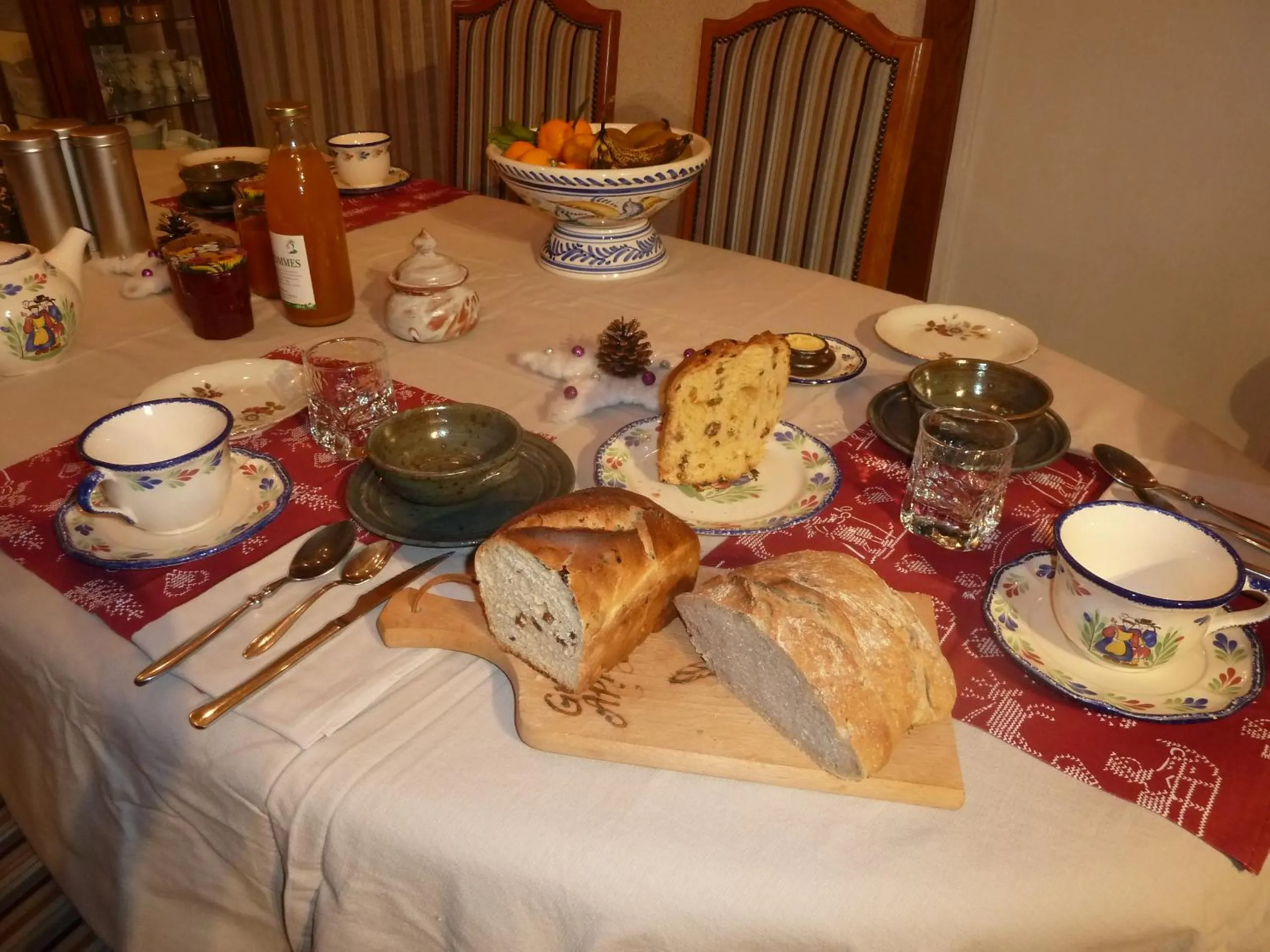 Continental breakfast in Les Bruyères du Mont