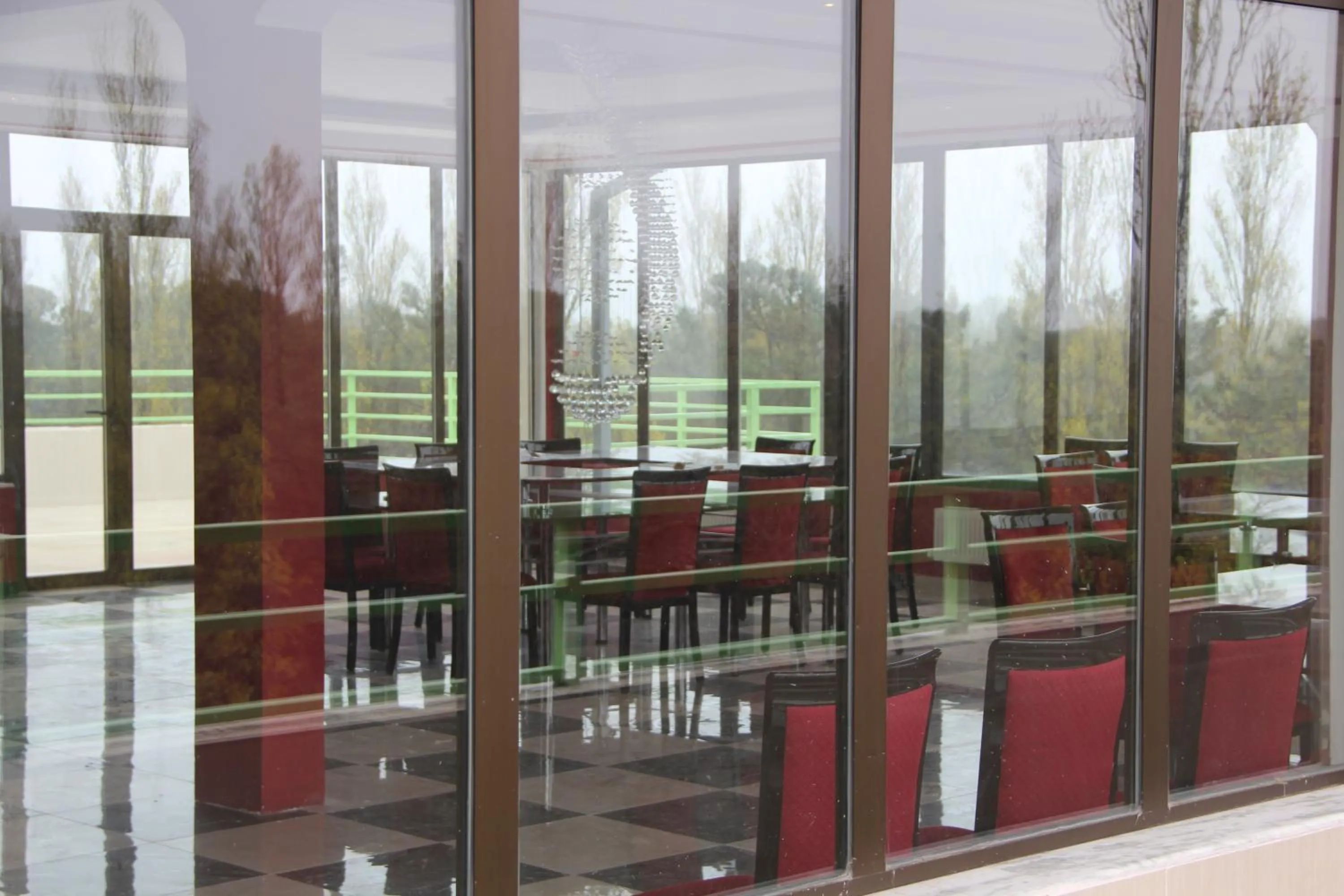 Restaurant/places to eat in Hotel Park Green