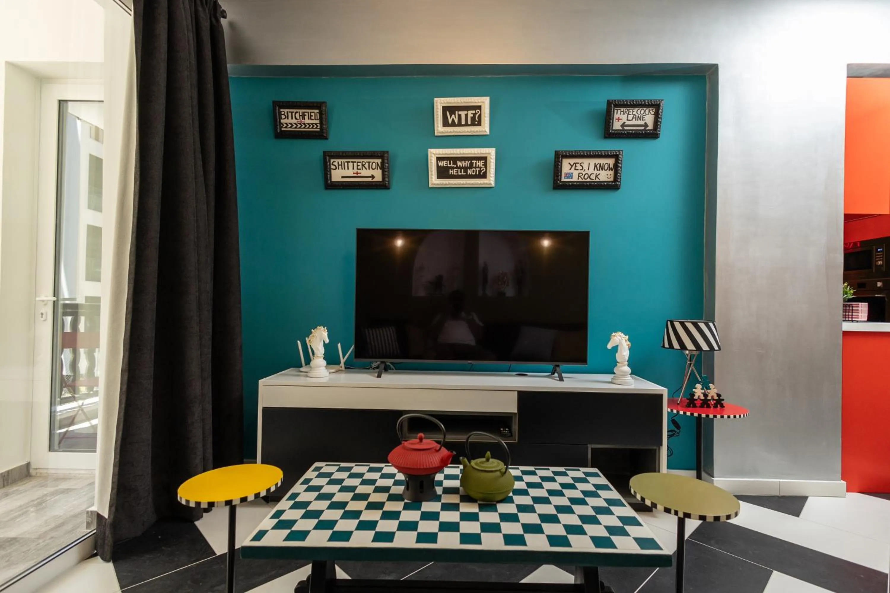 TV and multimedia in Castle Holiday Apartments