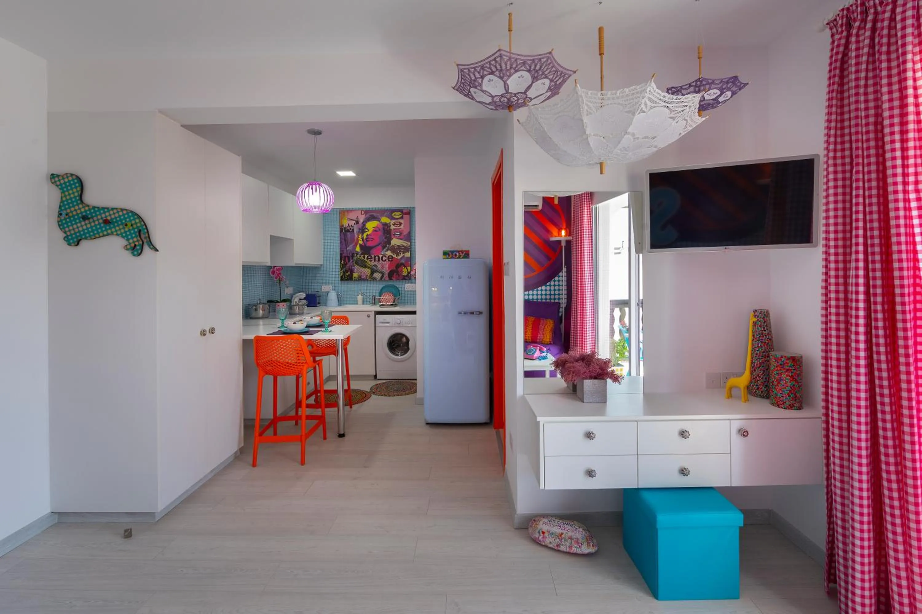 TV and multimedia in Castle Holiday Apartments