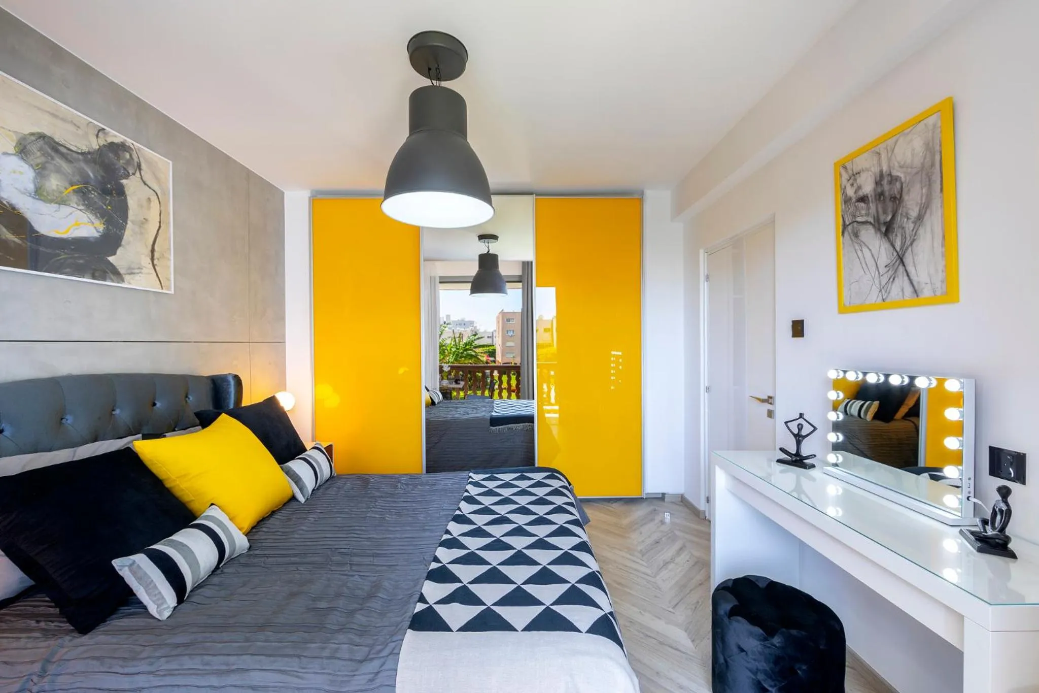 Bed in Castle Holiday Apartments