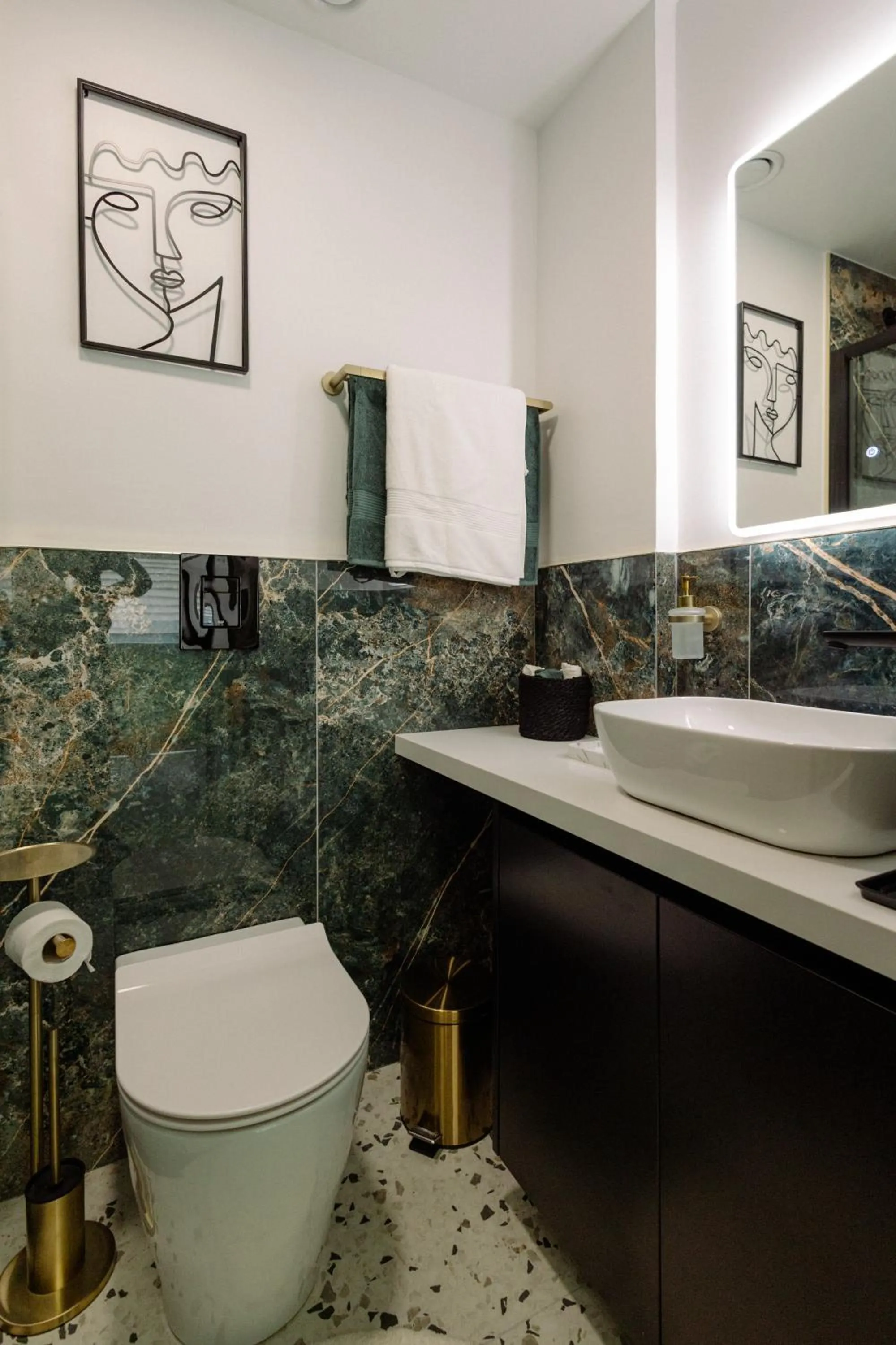 Bathroom in Castle Holiday Apartments