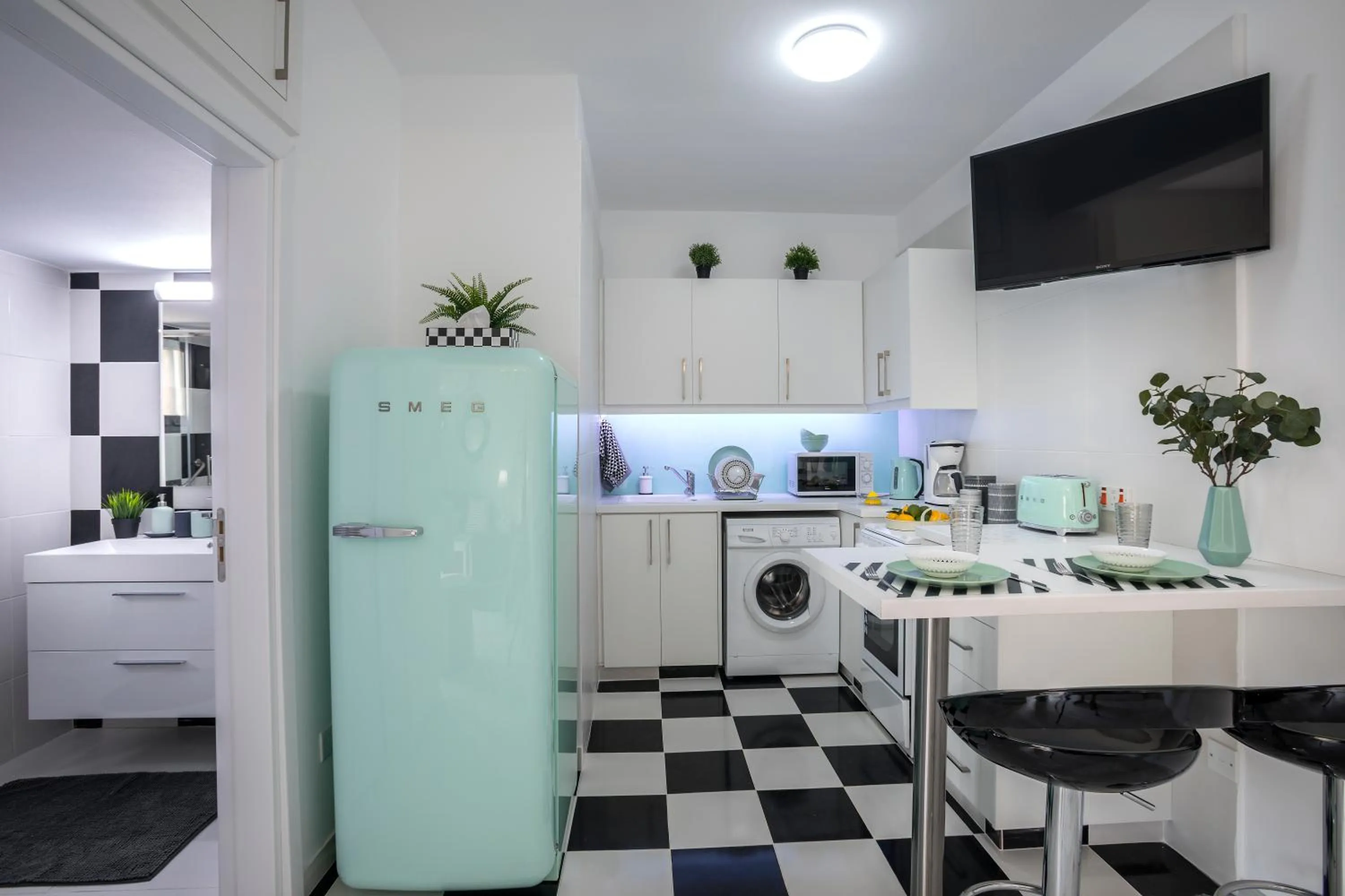 TV and multimedia in Castle Holiday Apartments