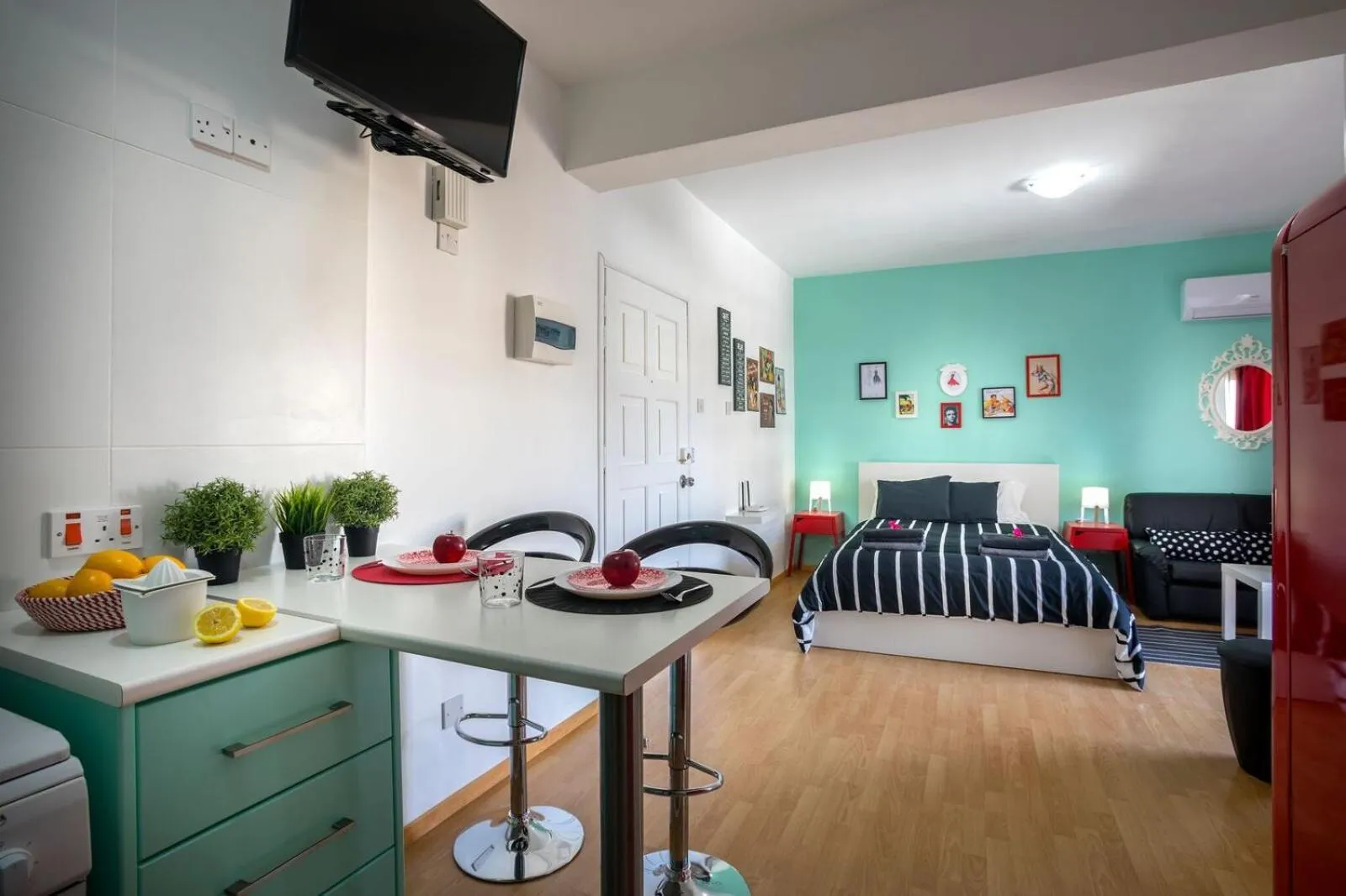 Bed in Castle Holiday Apartments