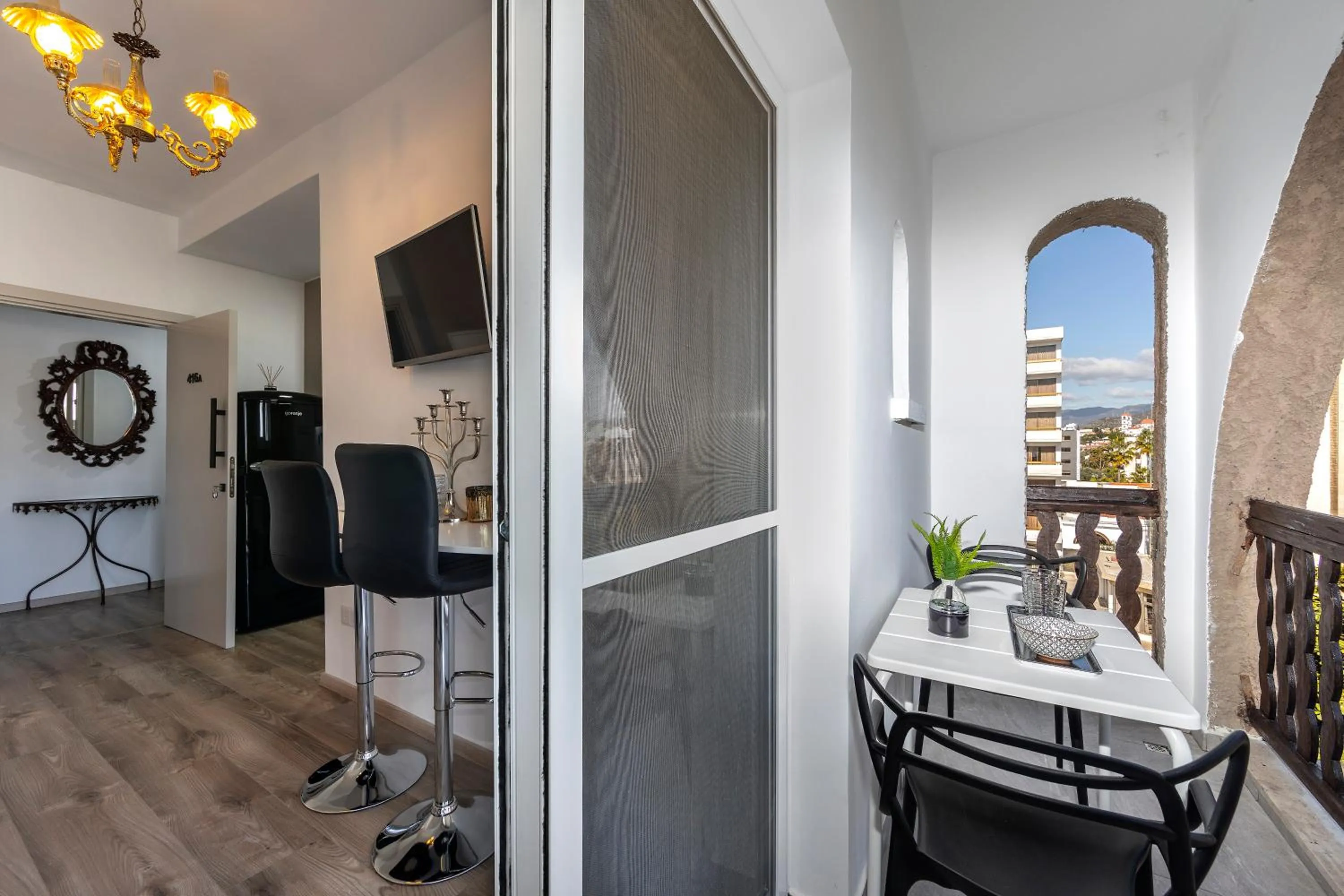 TV and multimedia in Castle Holiday Apartments