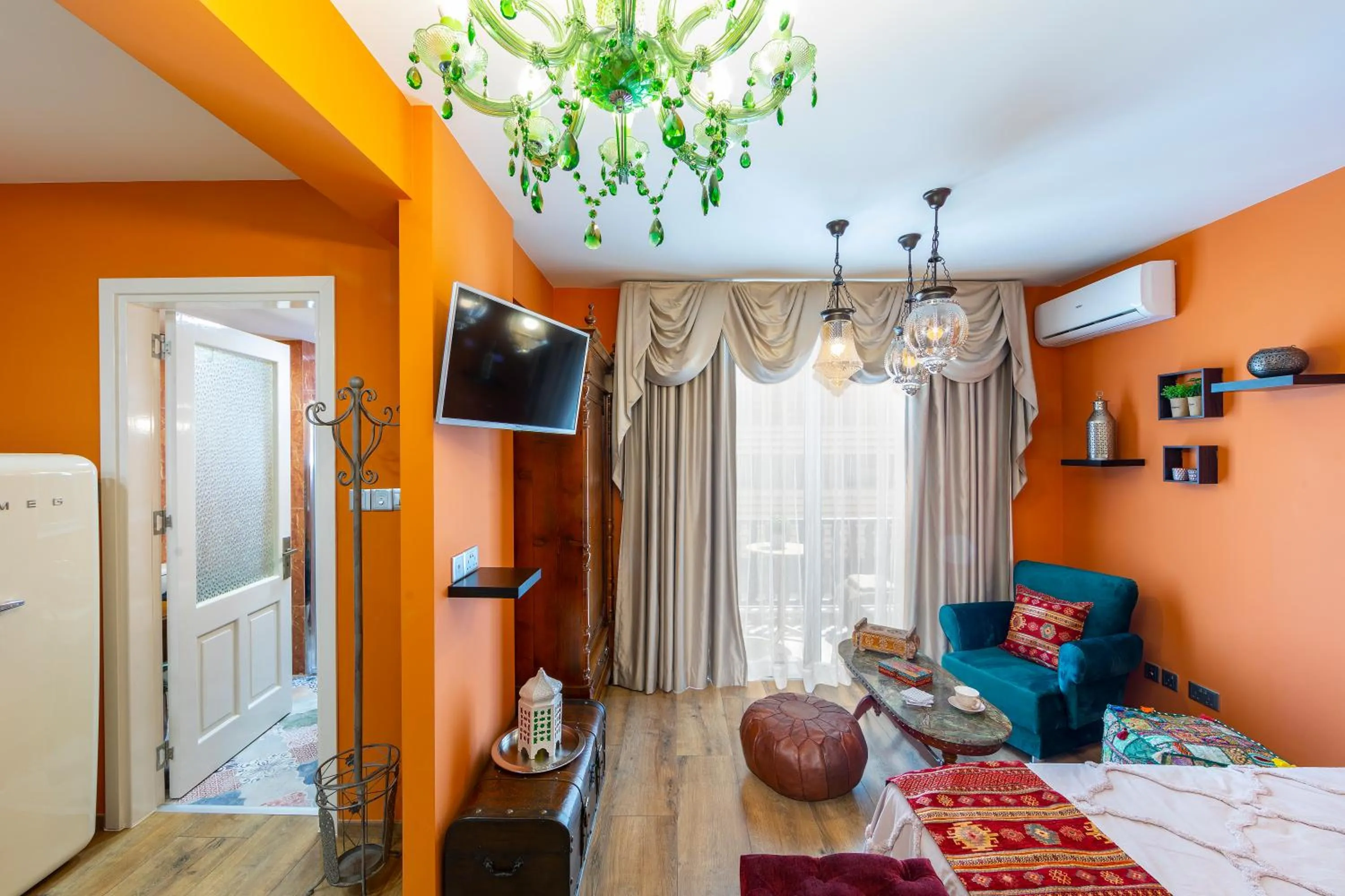 TV and multimedia, Bed in Castle Holiday Apartments