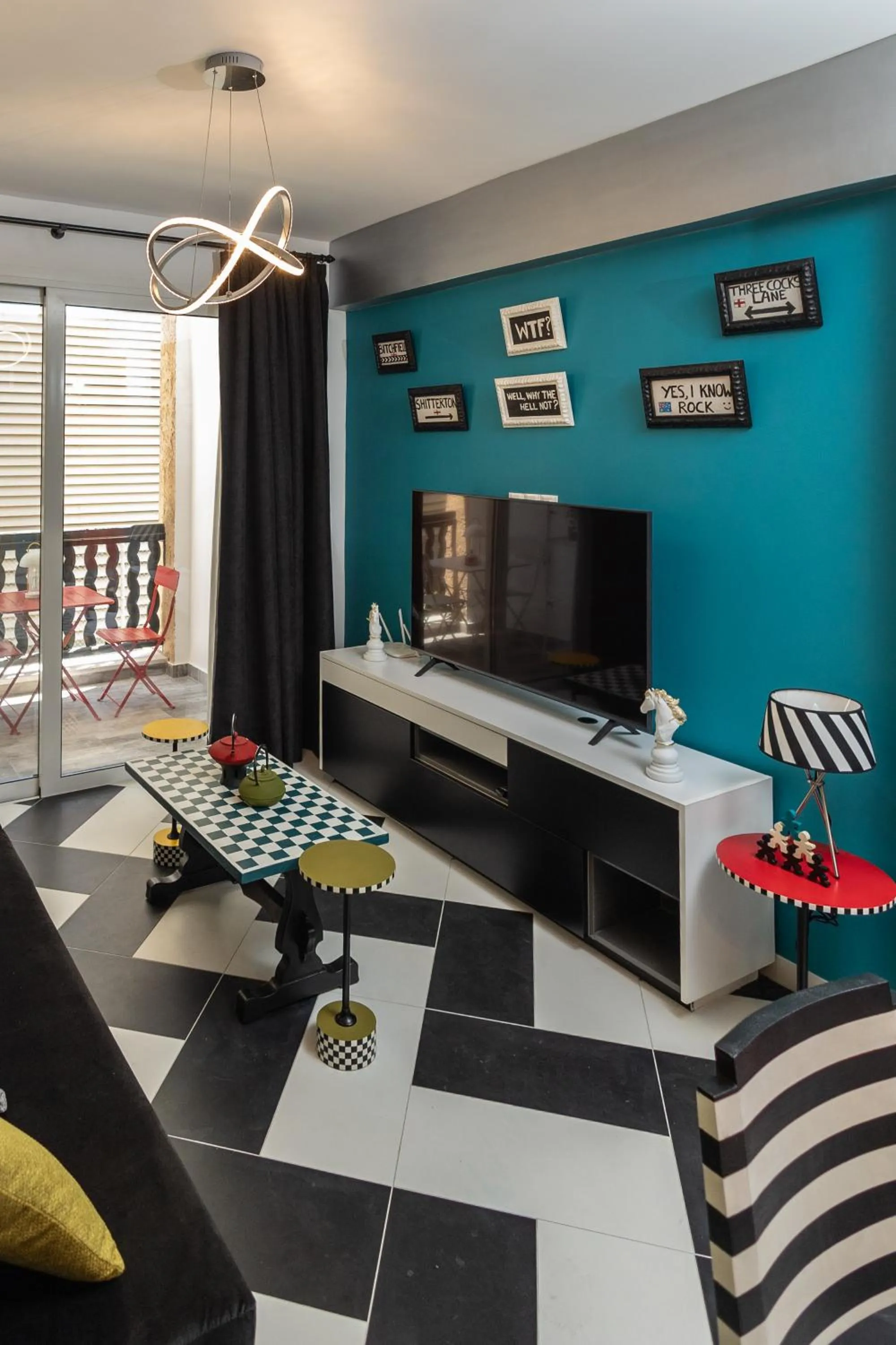 TV and multimedia in Castle Holiday Apartments