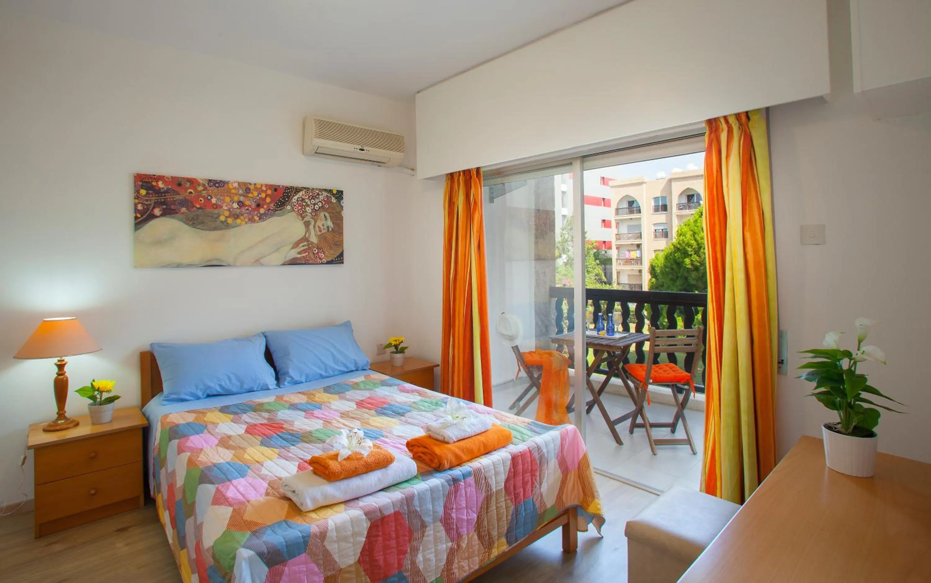 Property building, Bed in Castle Holiday Apartments