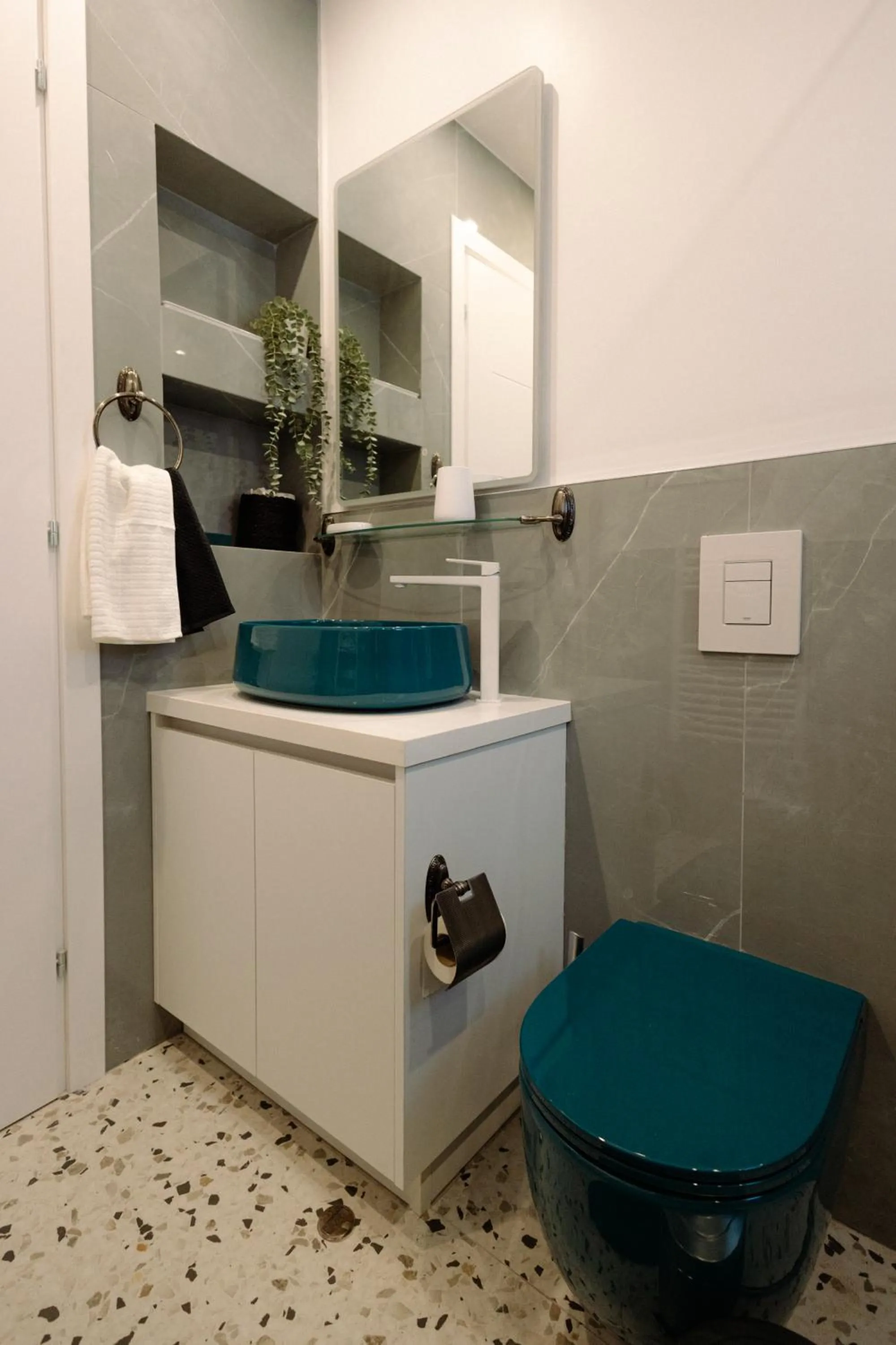 Bathroom in Castle Holiday Apartments