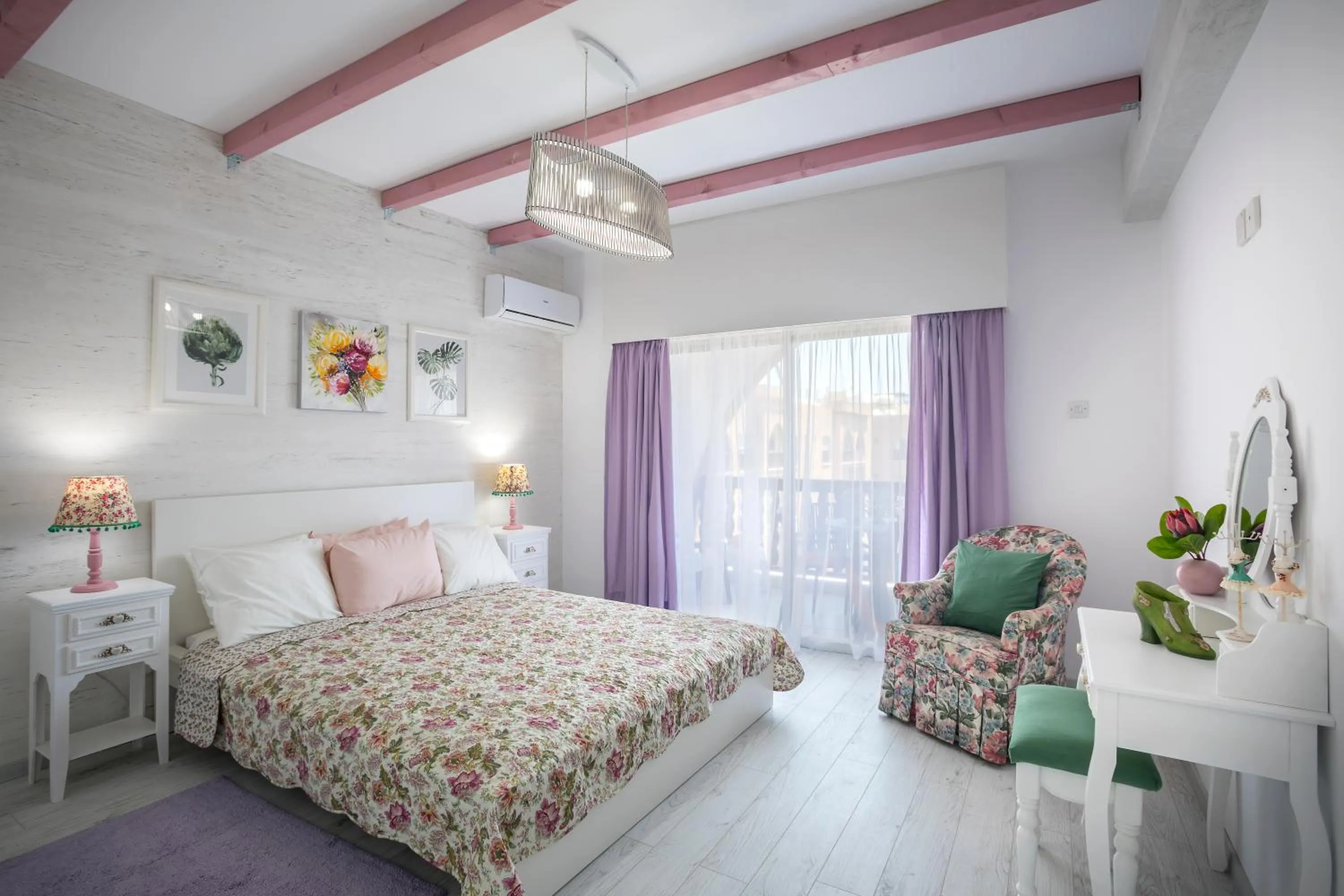 Bed in Castle Holiday Apartments