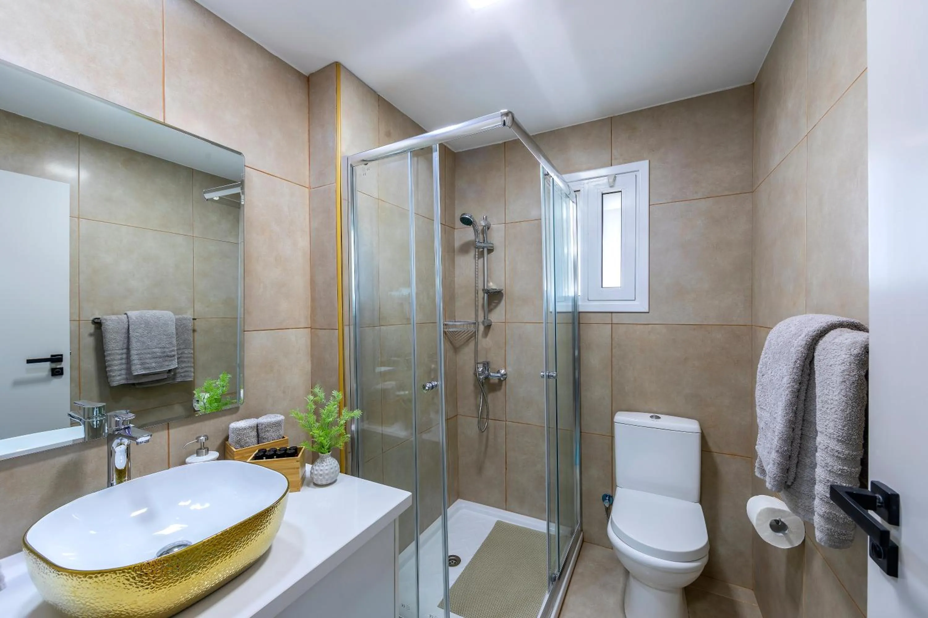 Shower in Castle Holiday Apartments