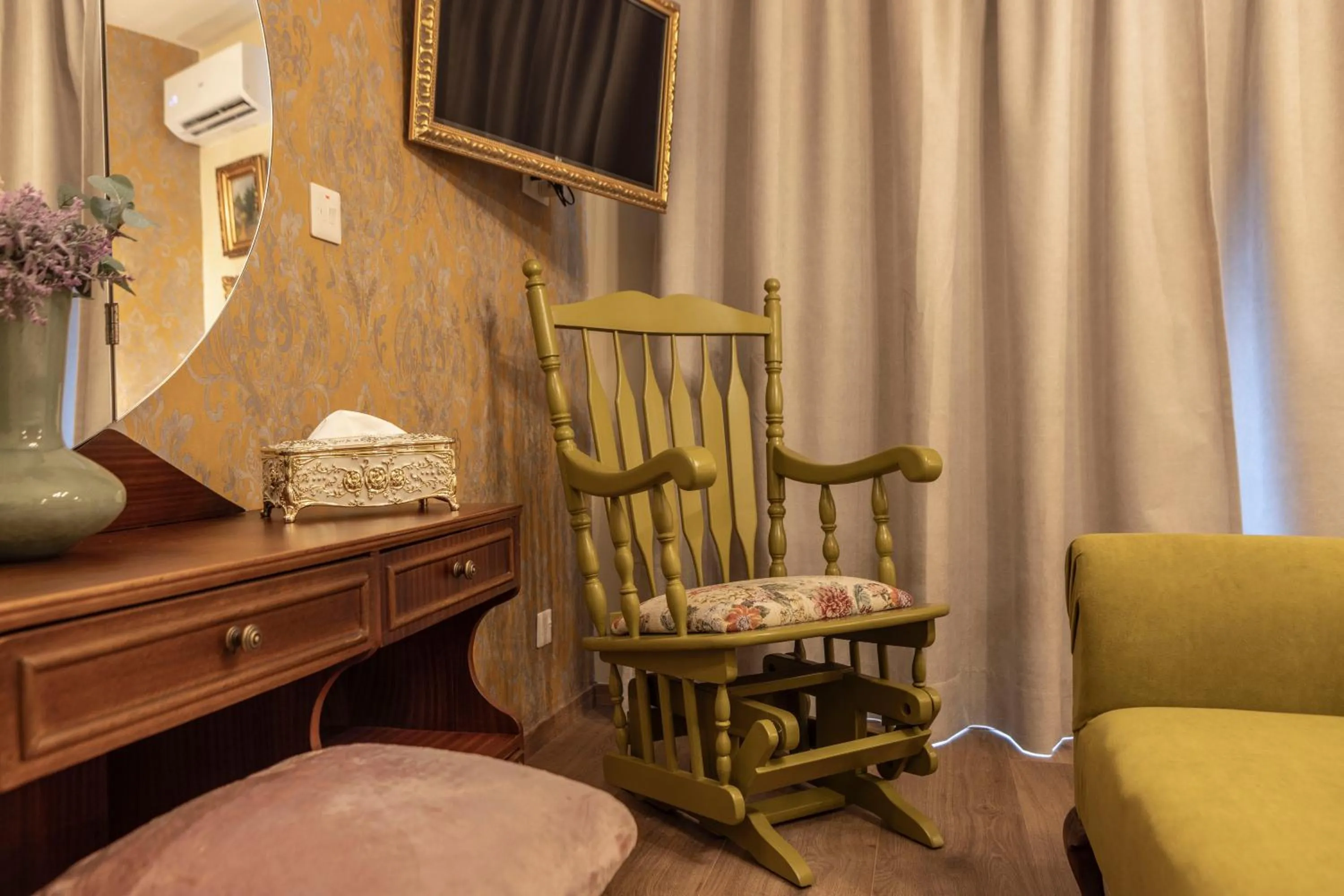 TV and multimedia in Castle Holiday Apartments