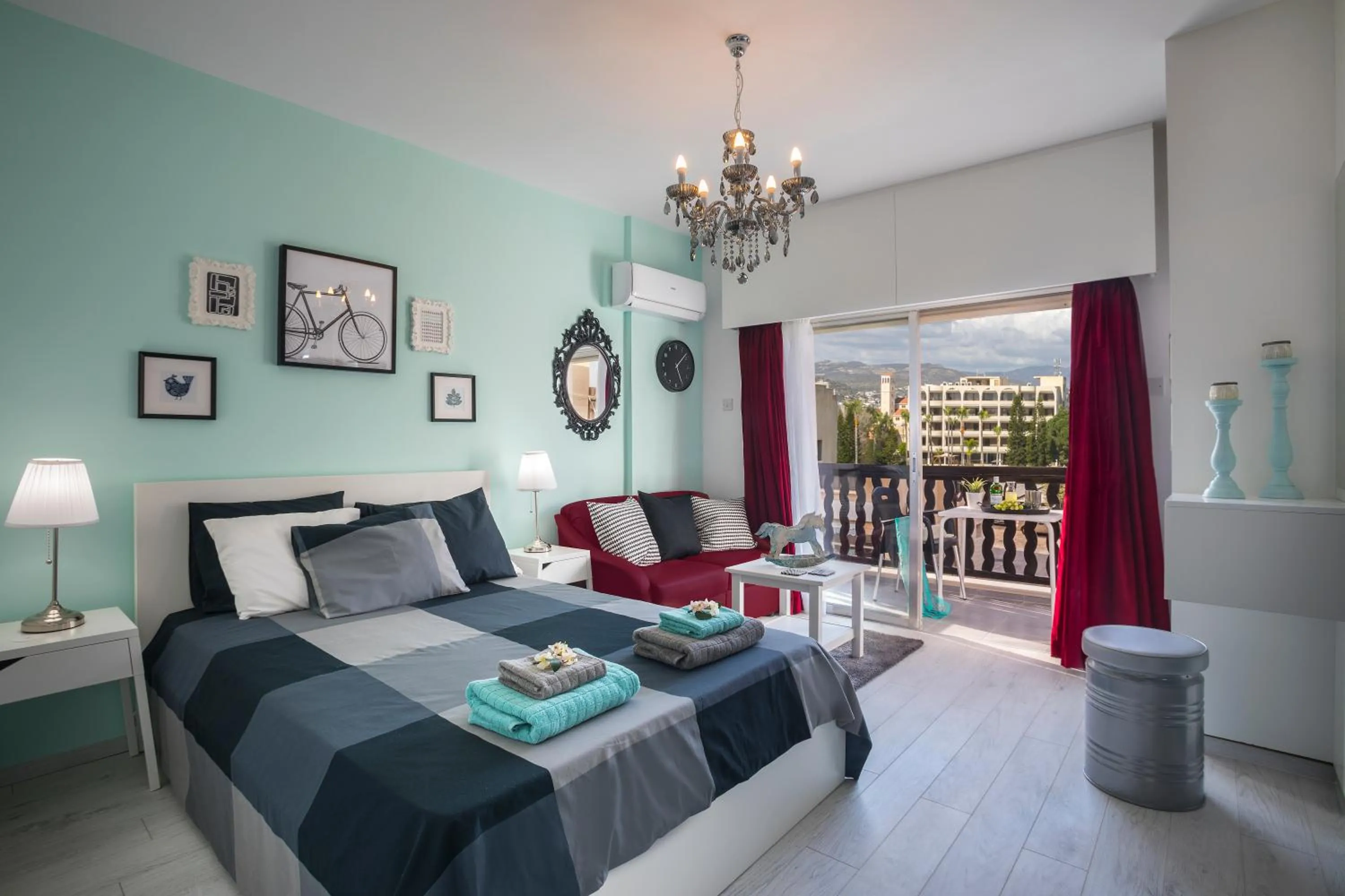 Bed in Castle Holiday Apartments