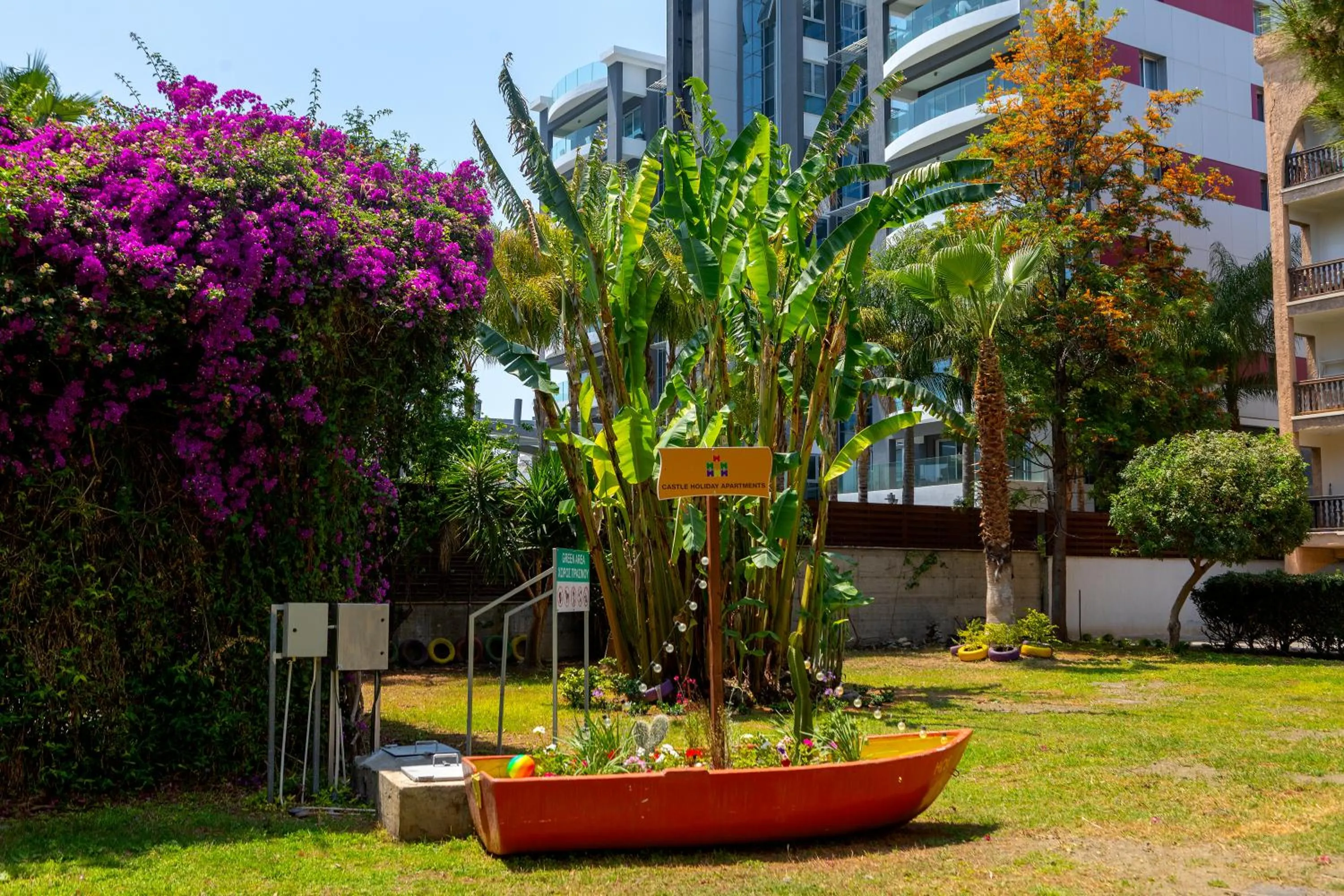 Garden in Castle Holiday Apartments