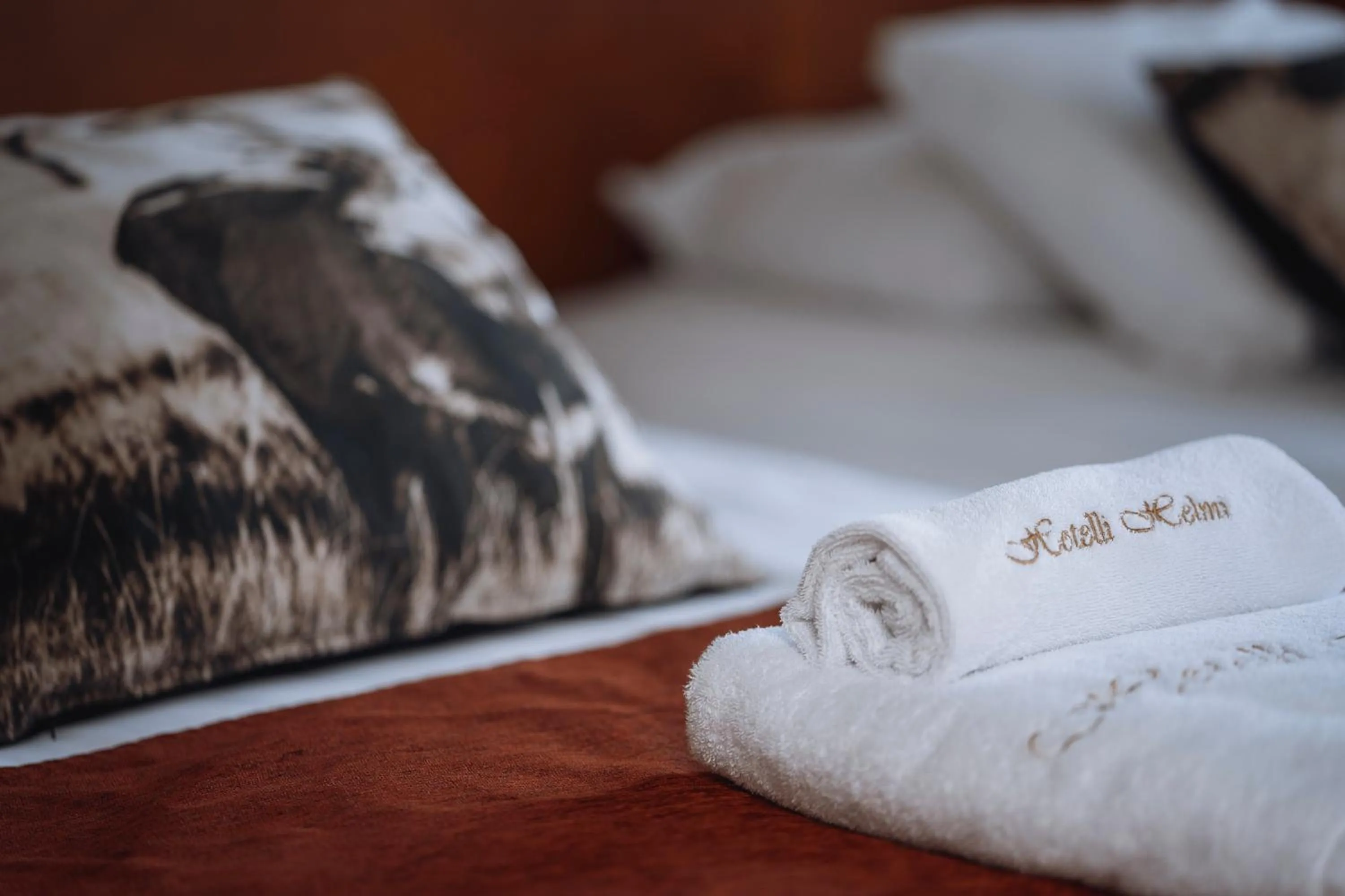 towels, Bed in Hotelli Helmi