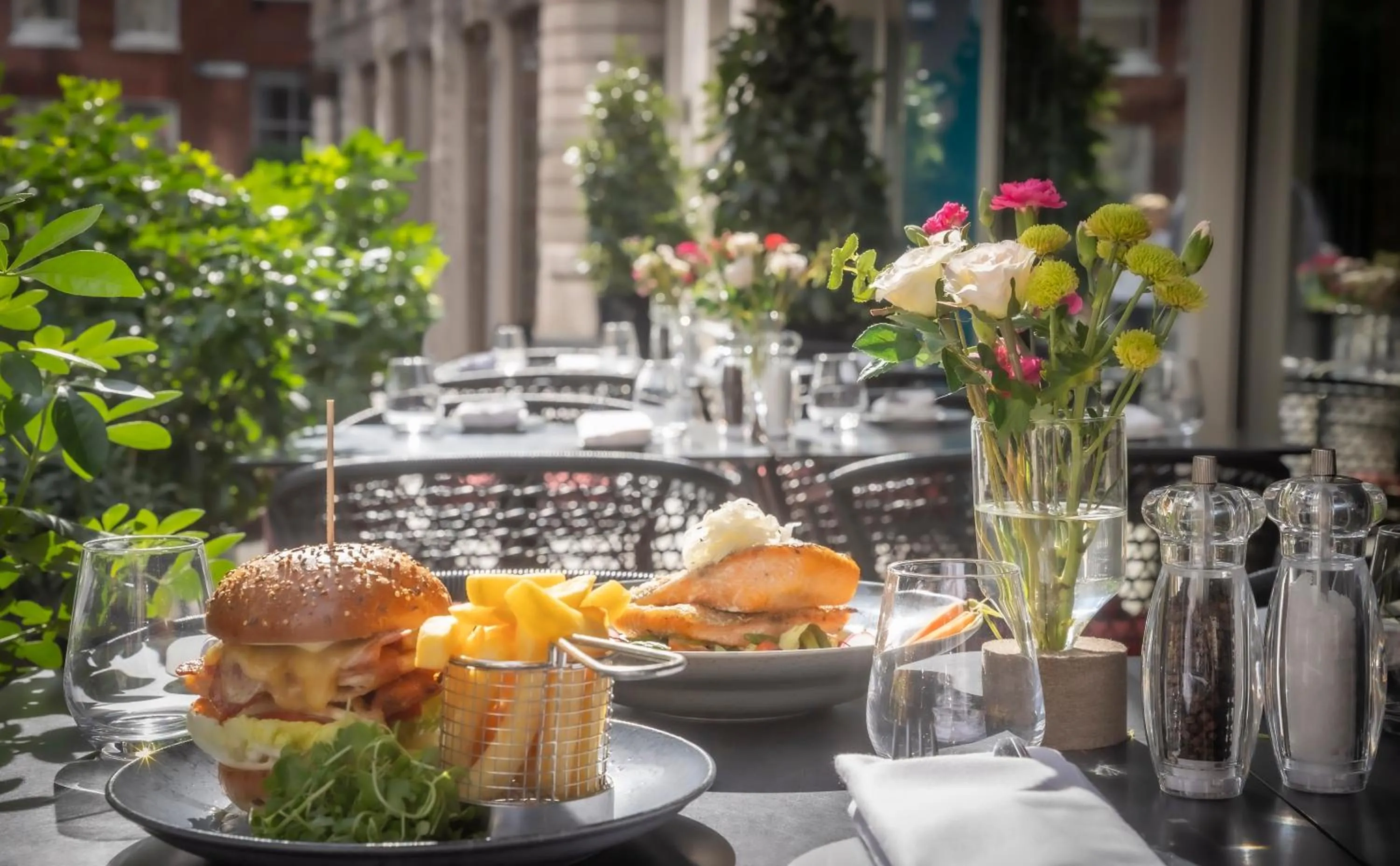 Restaurant/places to eat in Clayton Hotel London Wall