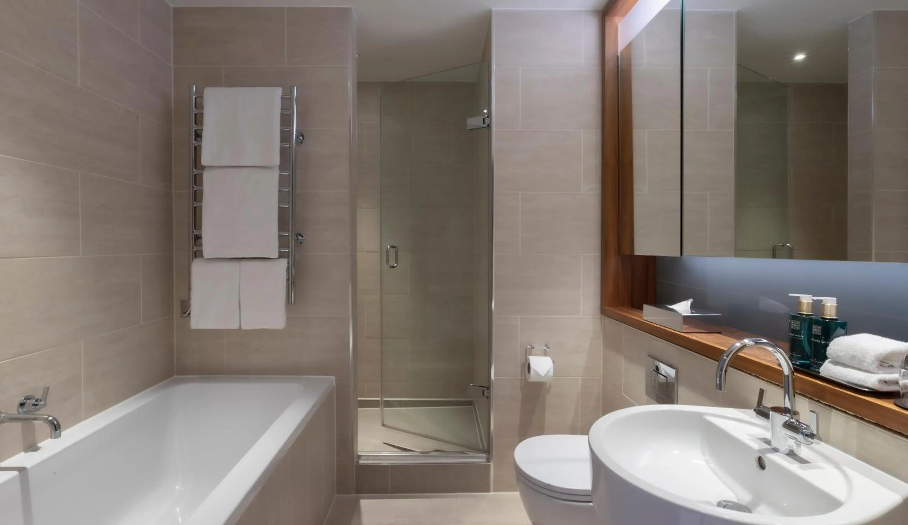 Bathroom in Clayton Hotel London Wall