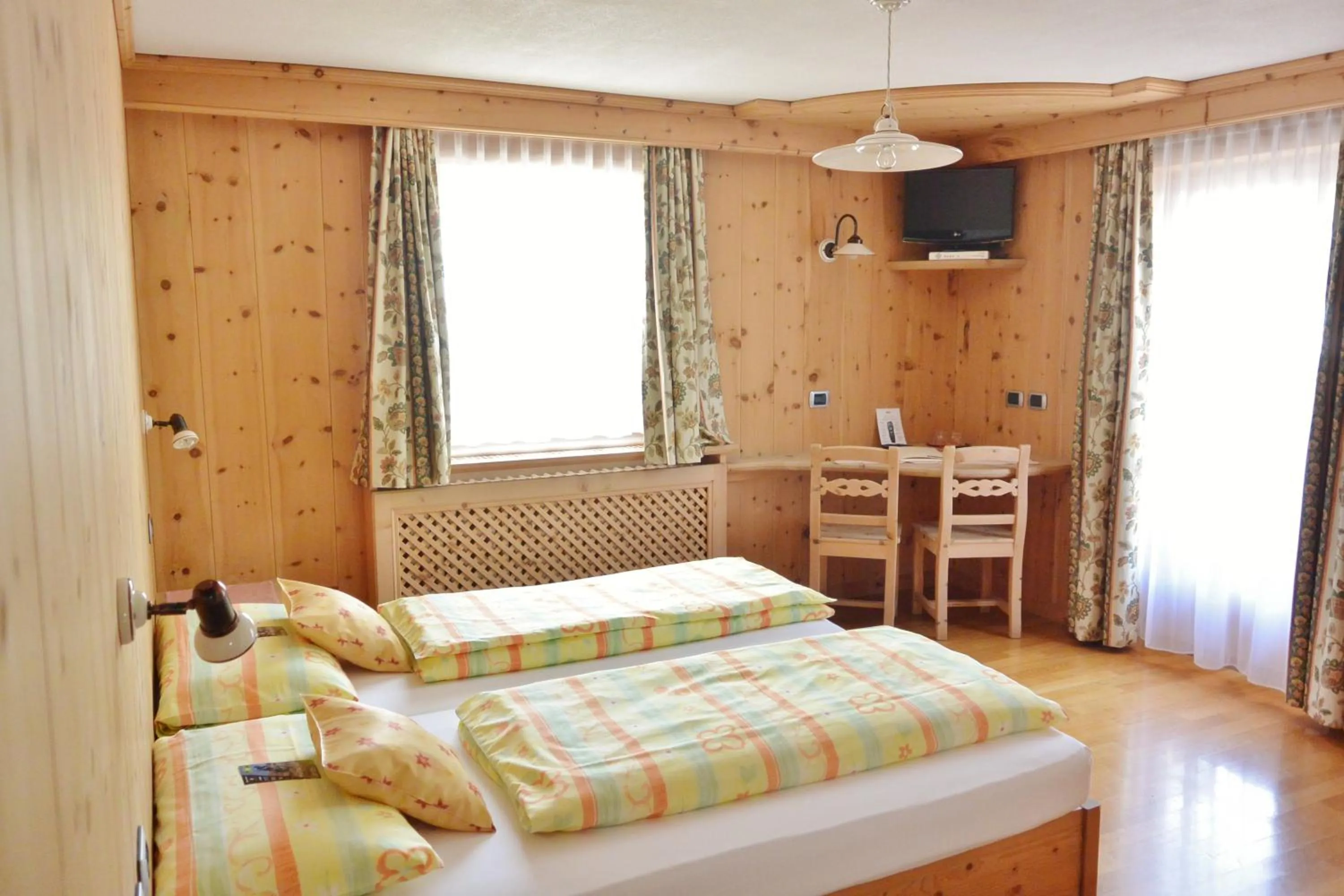 Bed in Hotel Garnì al Plan