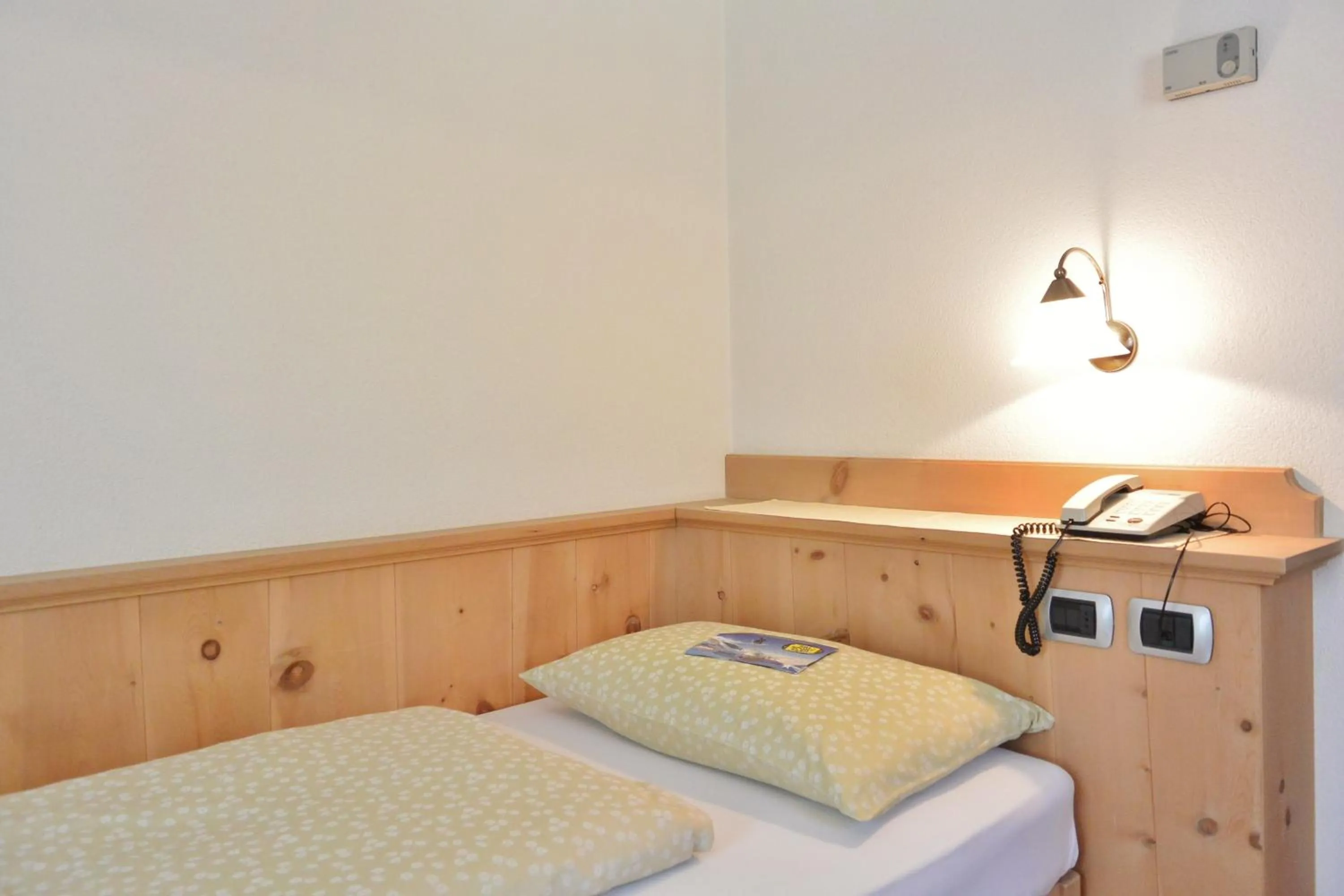 Bed in Hotel Garnì al Plan