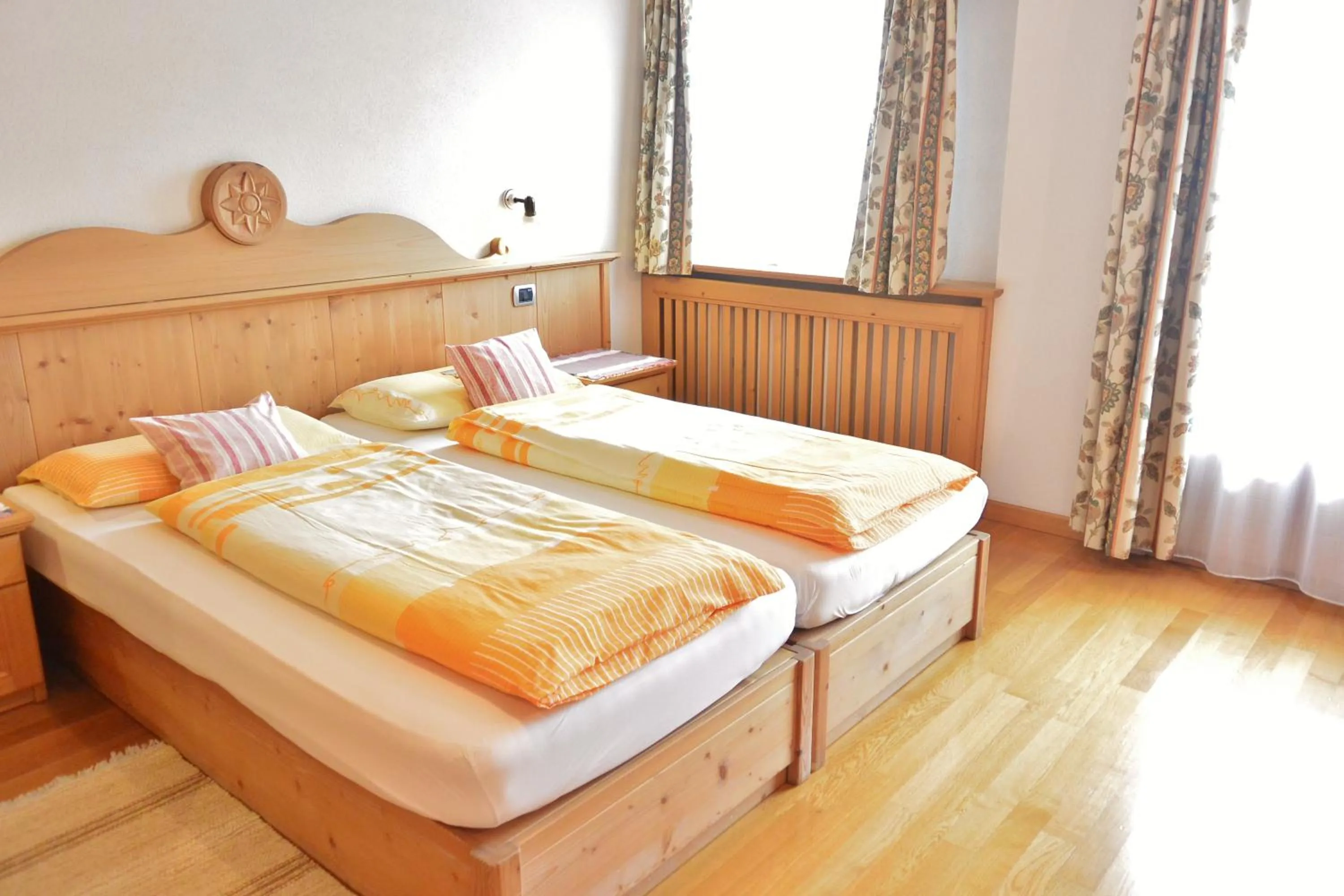 Bed in Hotel Garnì al Plan