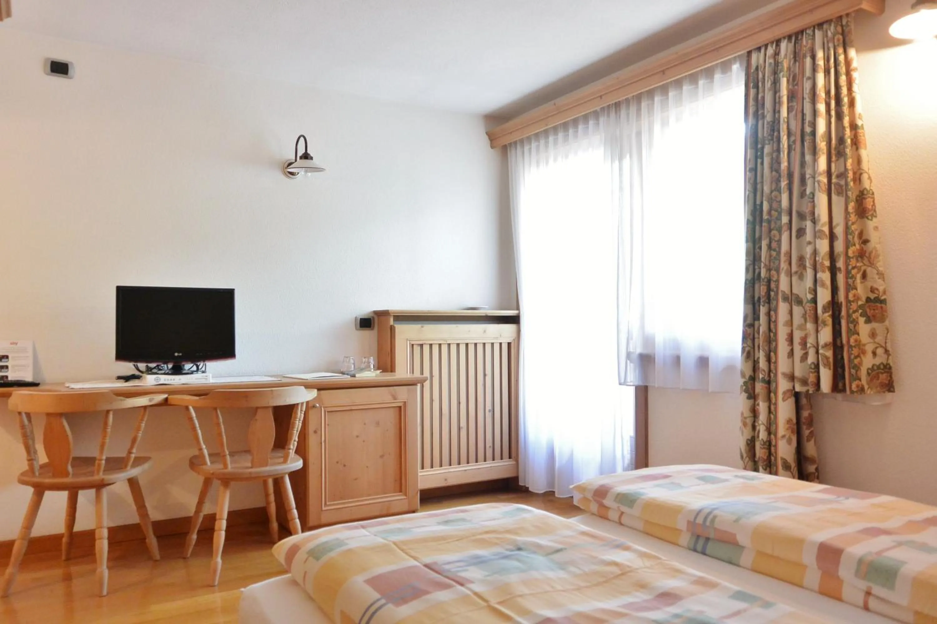 TV and multimedia, Bed in Hotel Garnì al Plan