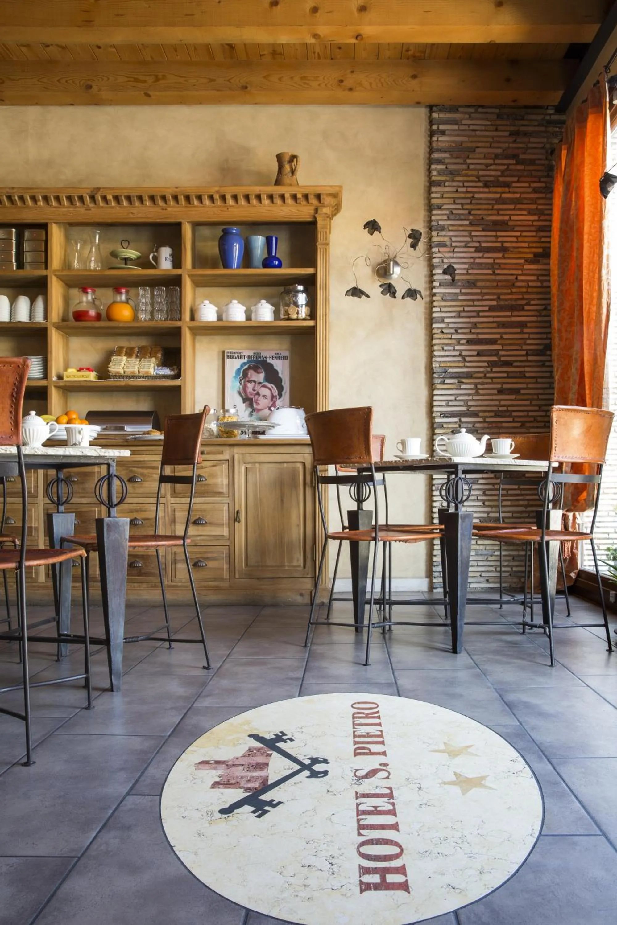 Lounge or bar in Hotel San Pietro