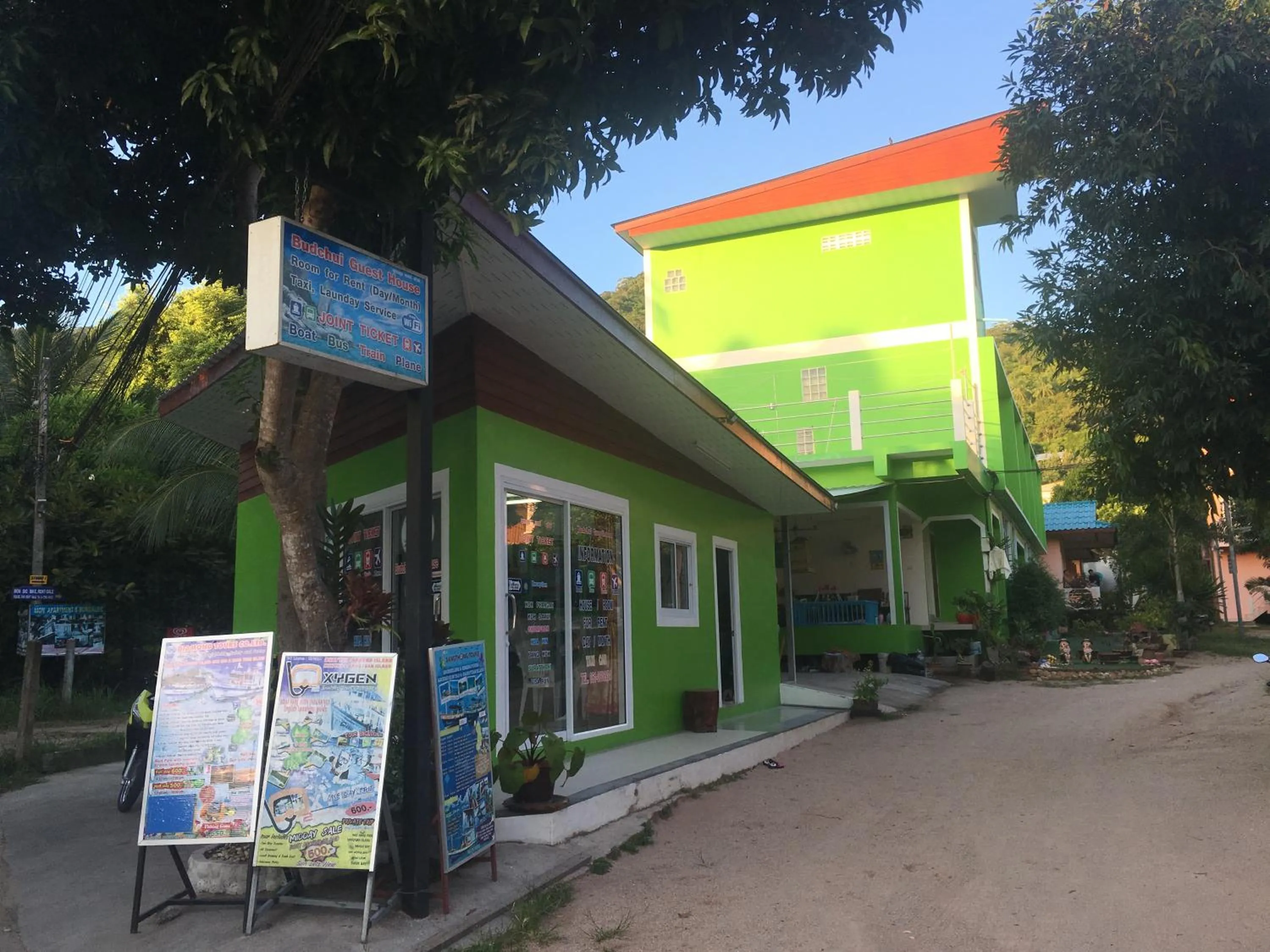 Facade/entrance in Budchui Guesthouse