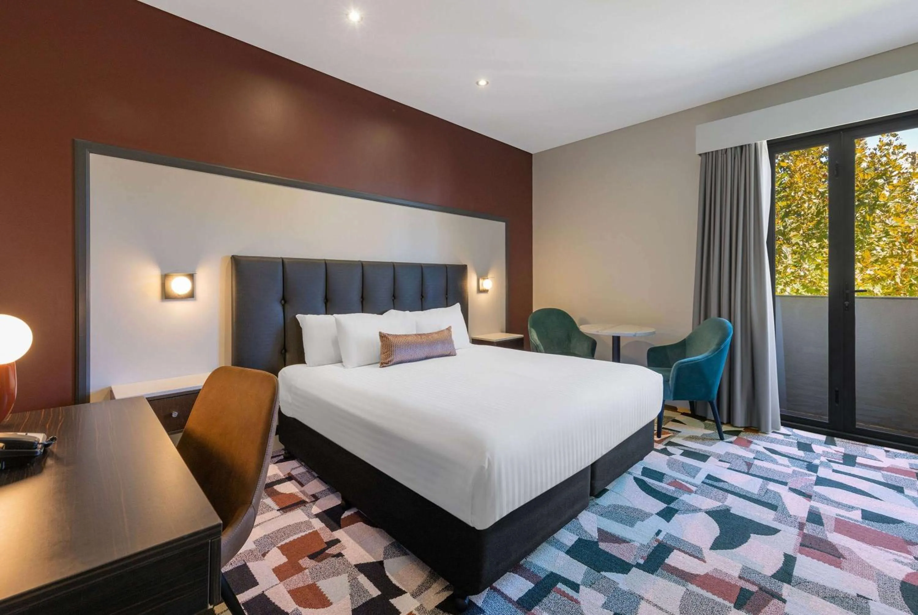 Photo of the whole room, Bed in Club Wyndham Perth, Trademark Collection by Wyndham