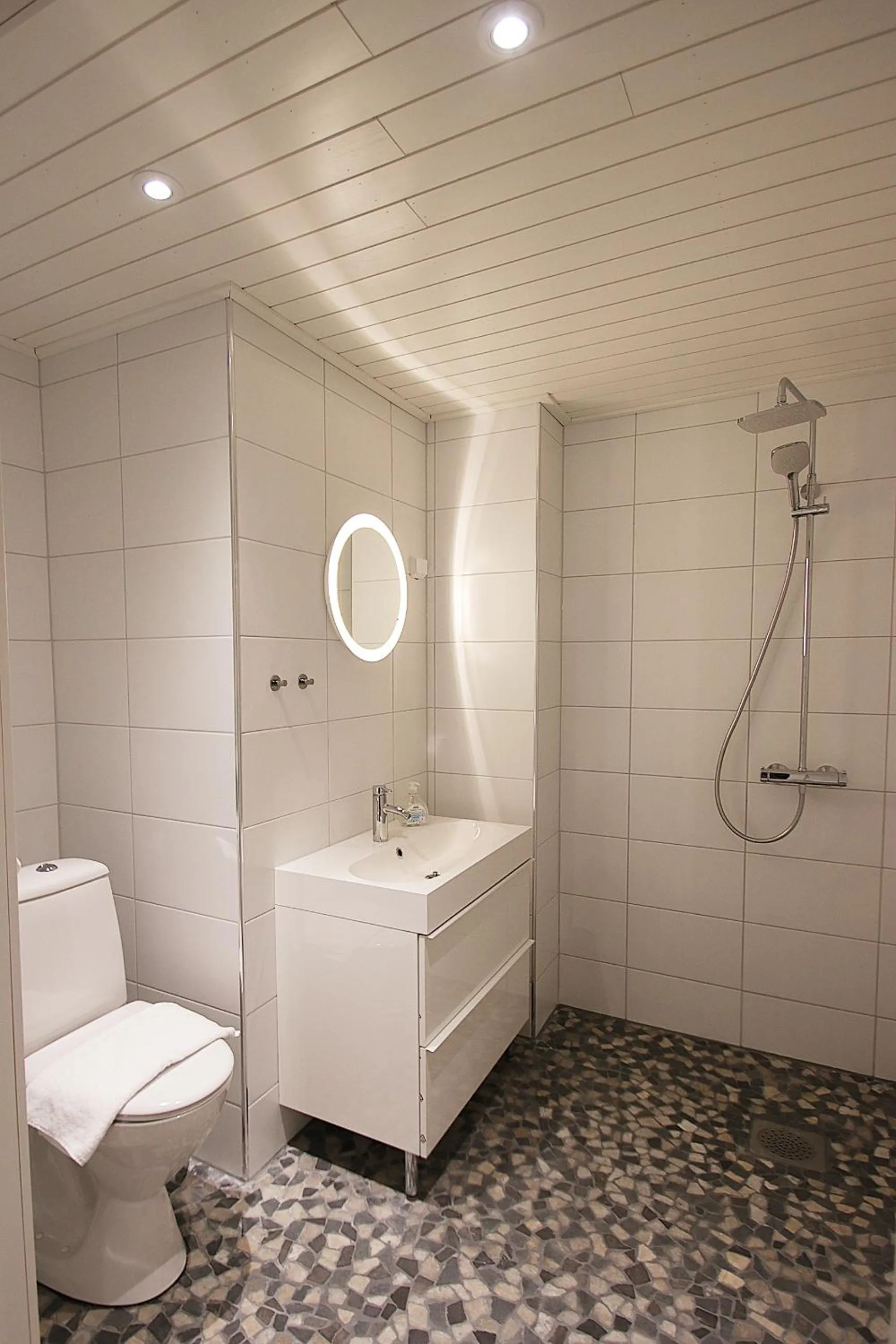 Shower in Hotel Hullu Poro