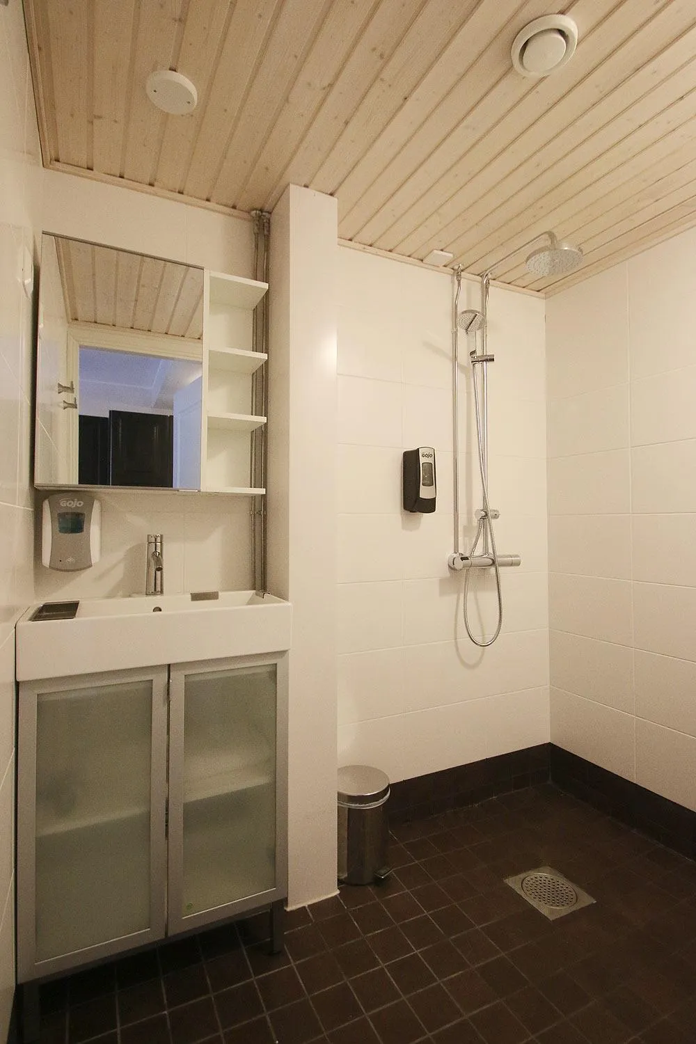 Shower in Hotel Hullu Poro