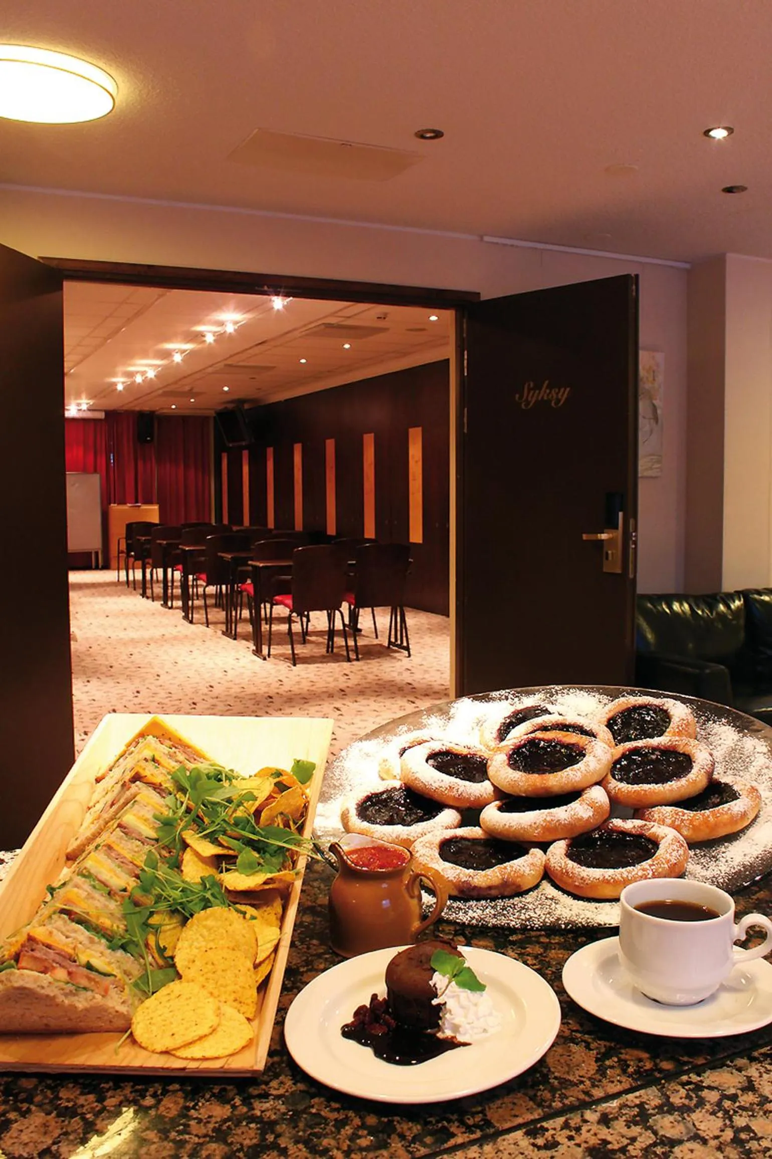 Food and drinks in Hotel Hullu Poro