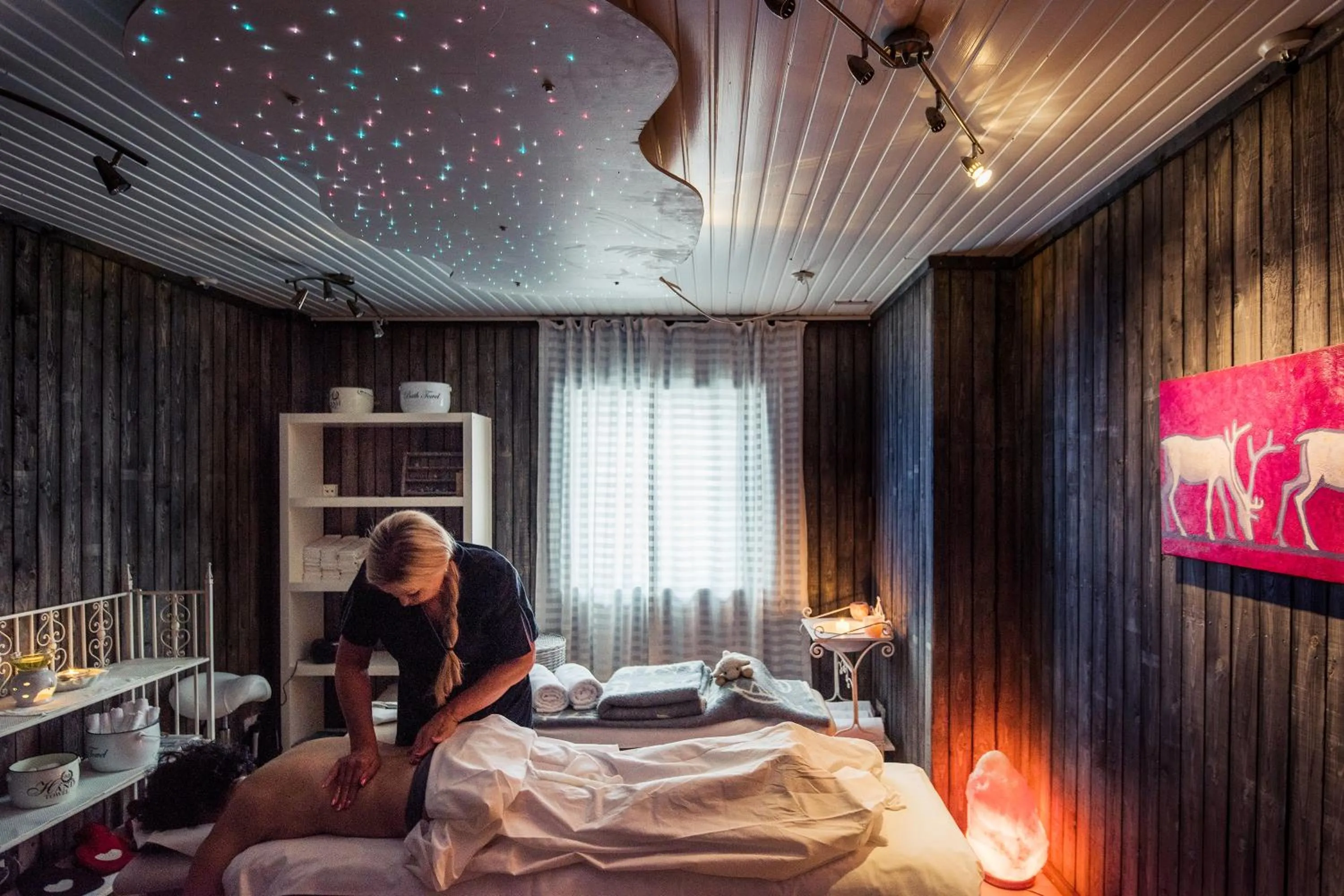 Massage, Bed in Hotel Hullu Poro