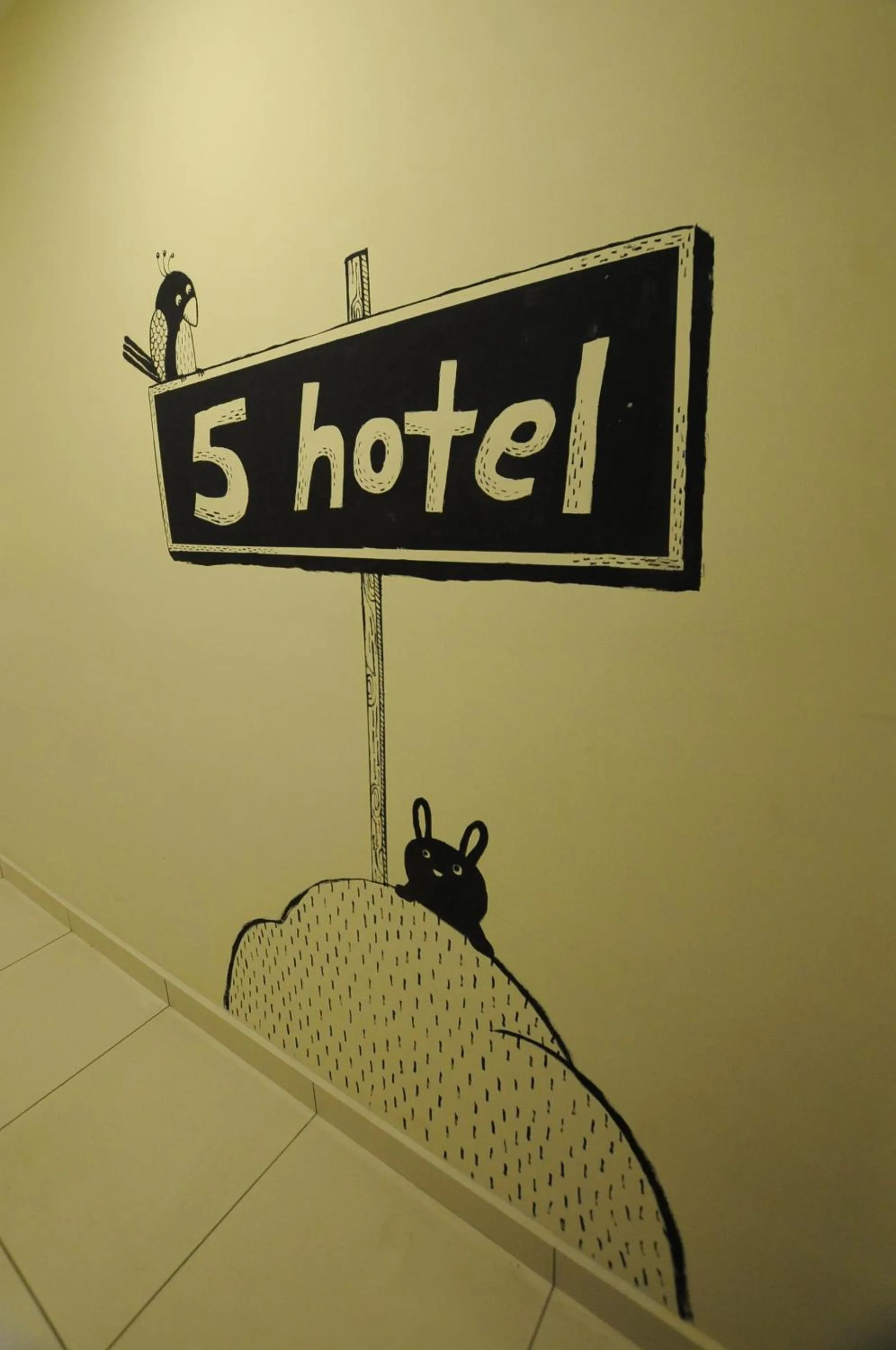 Five Hotel