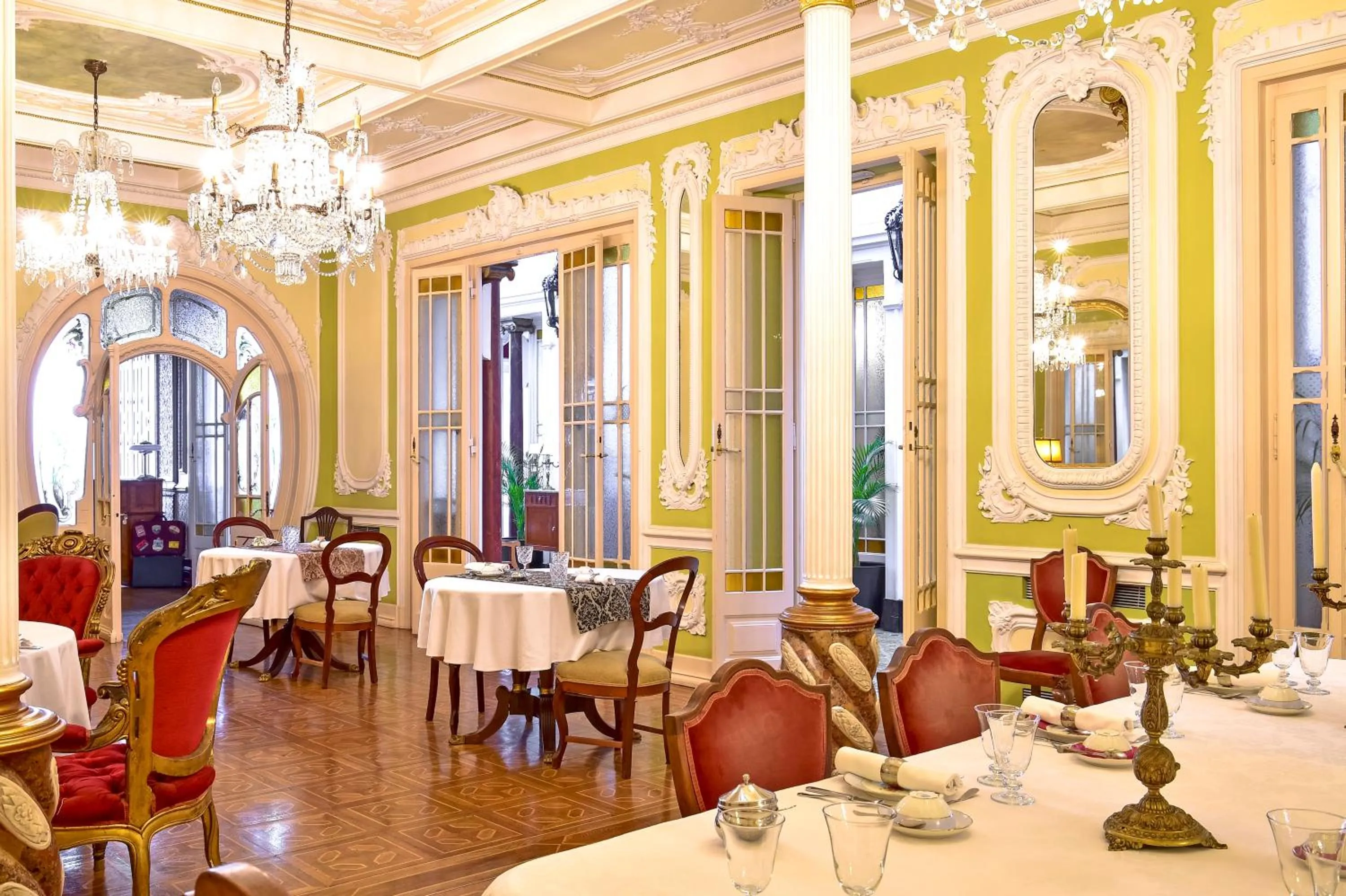 Lounge or bar in Palacete Chafariz Del Rei - by Unlock Hotels