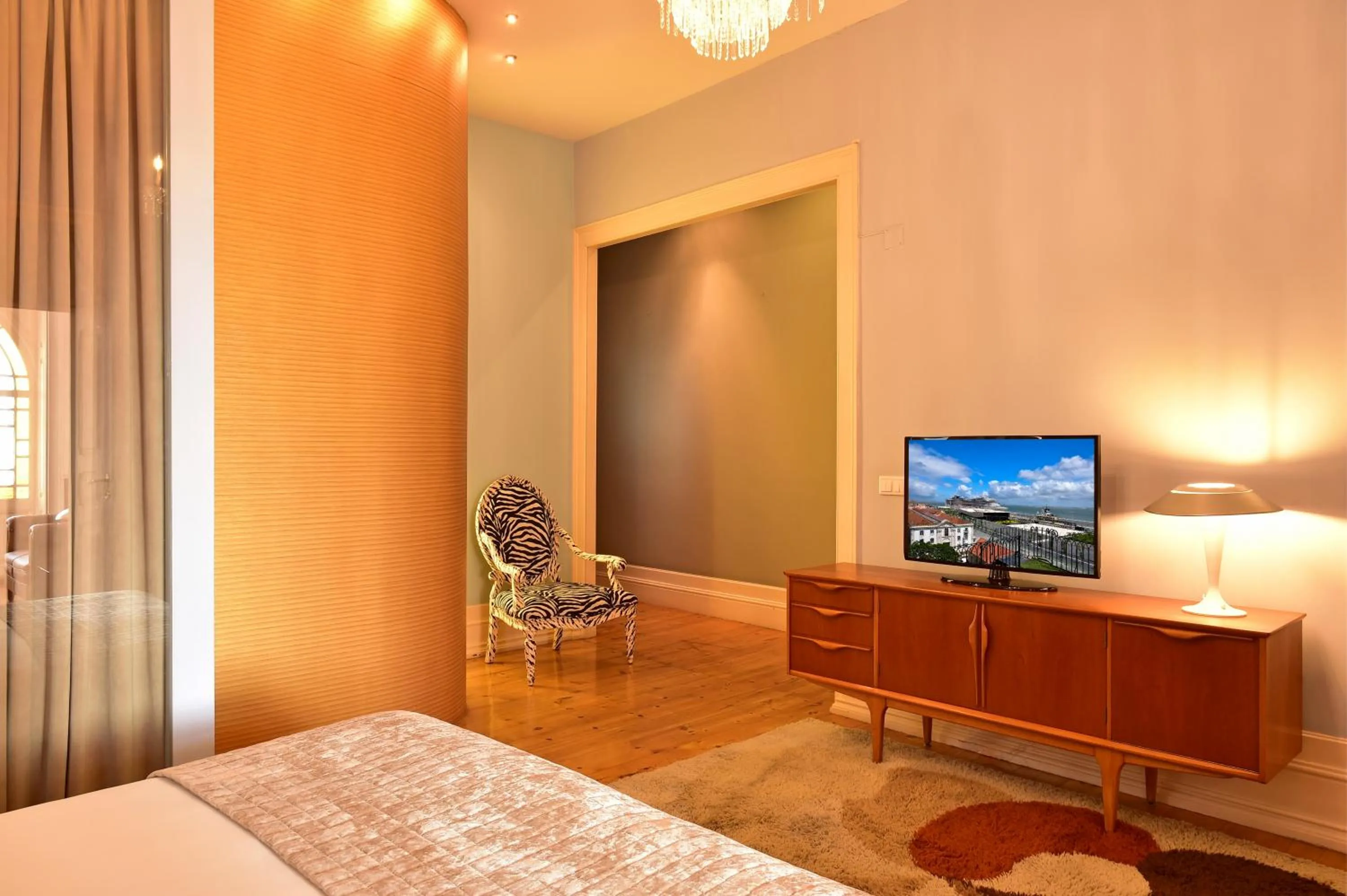 Communal lounge/ TV room, Bed in Palacete Chafariz Del Rei - by Unlock Hotels