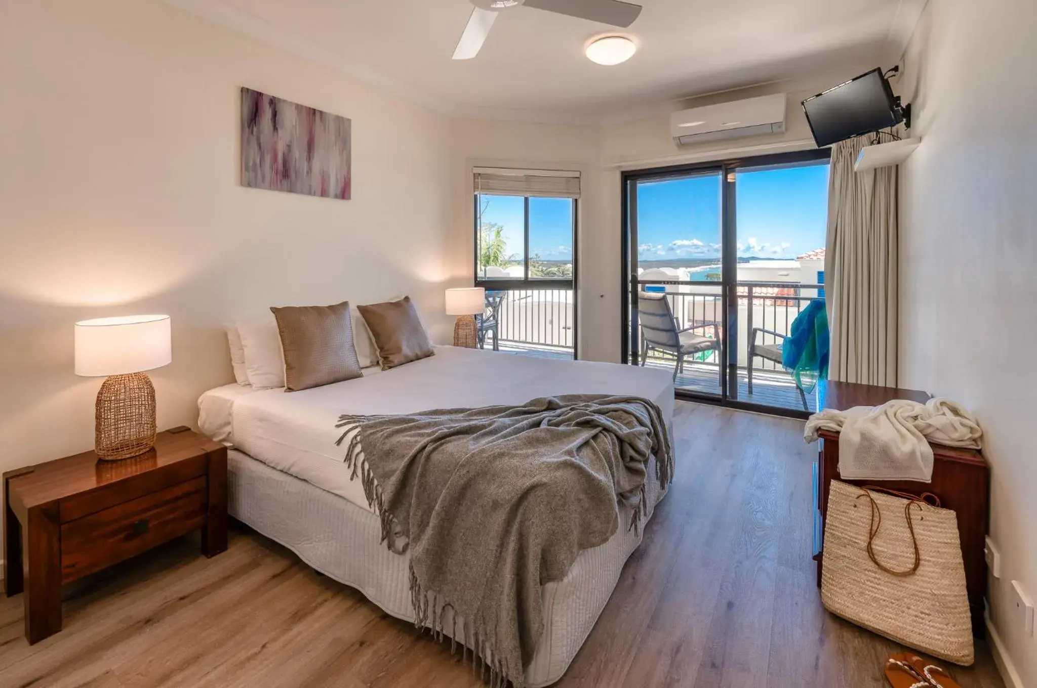 Executive Three-Bedroom Villa in The Point Coolum Executive Three-Bedroom Villa in The Point Coolum