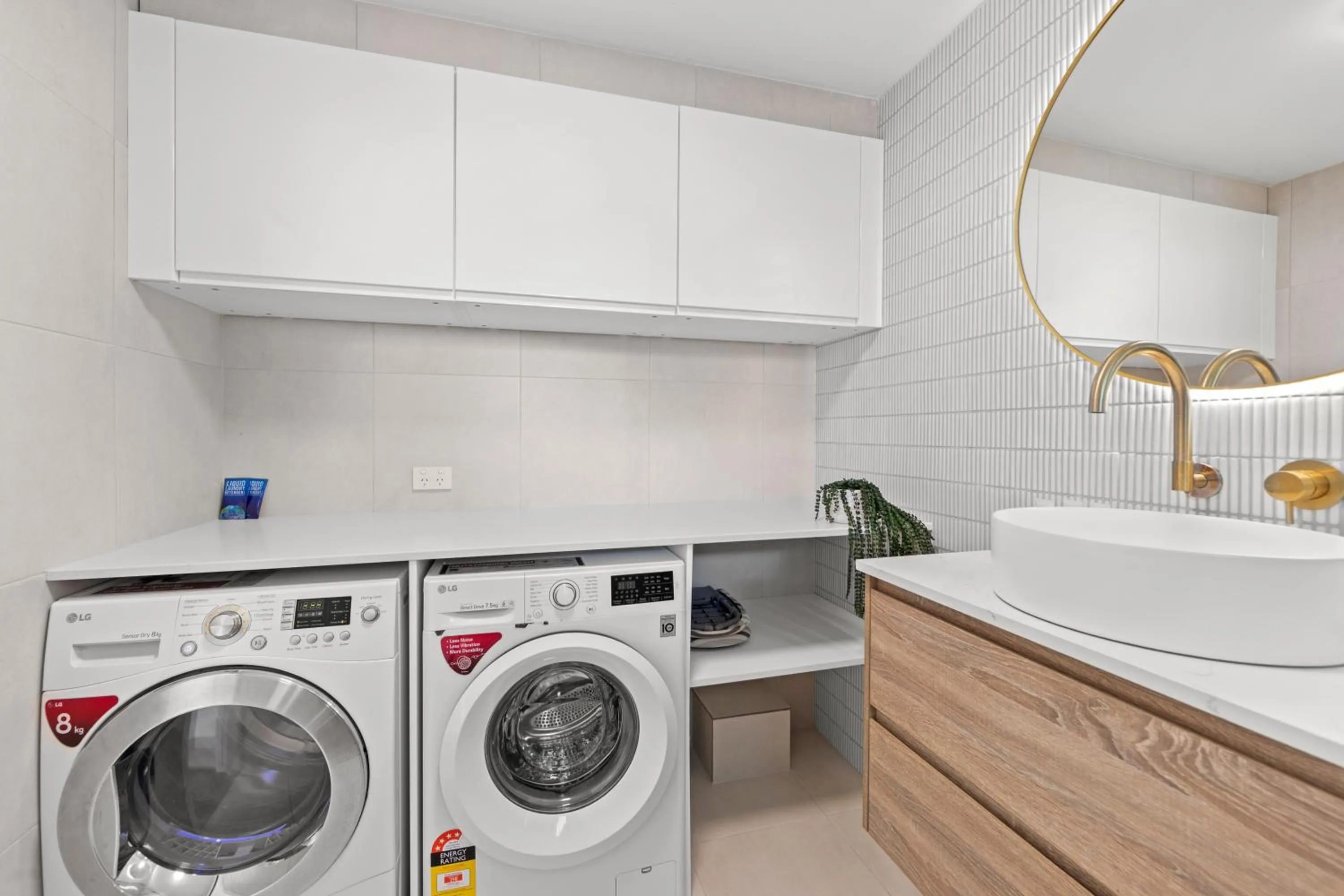 laundry in Alexandra on the Pacific