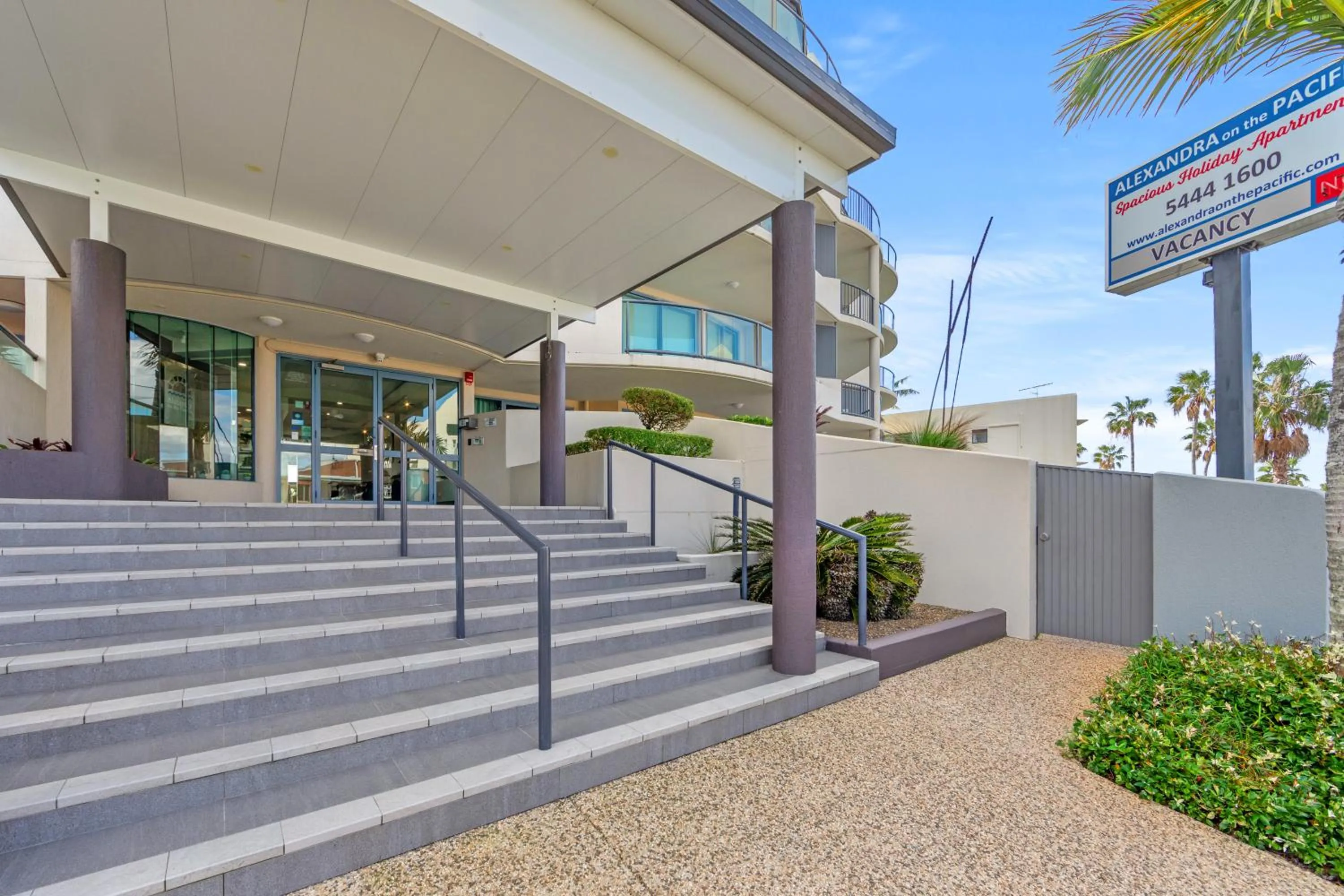 Facade/entrance in Alexandra on the Pacific