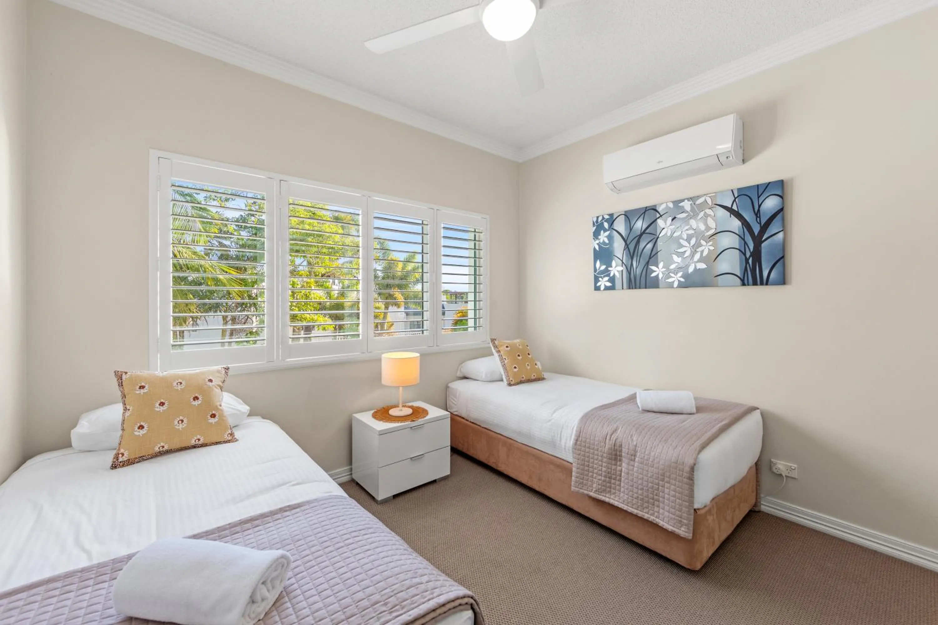 Bed in Alexandra on the Pacific