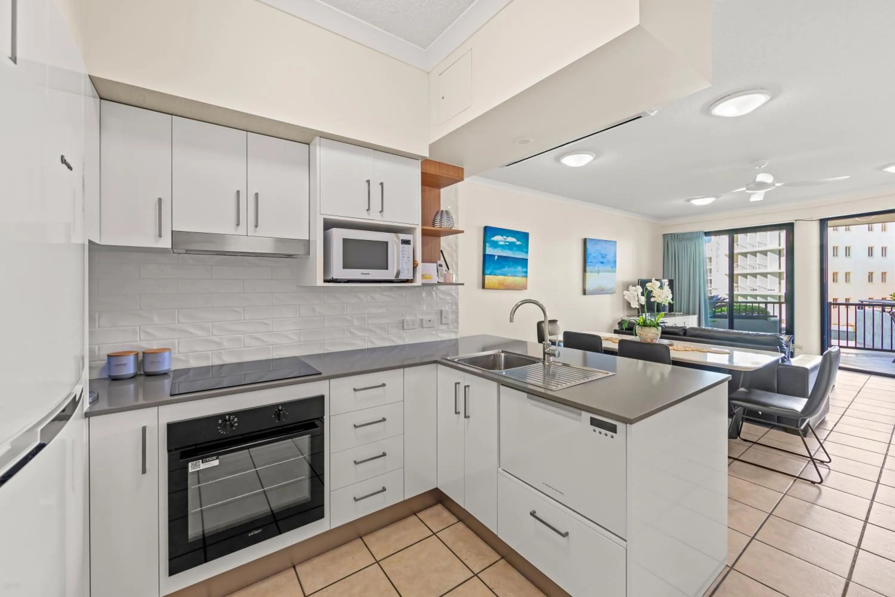 kitchen in Alexandra on the Pacific