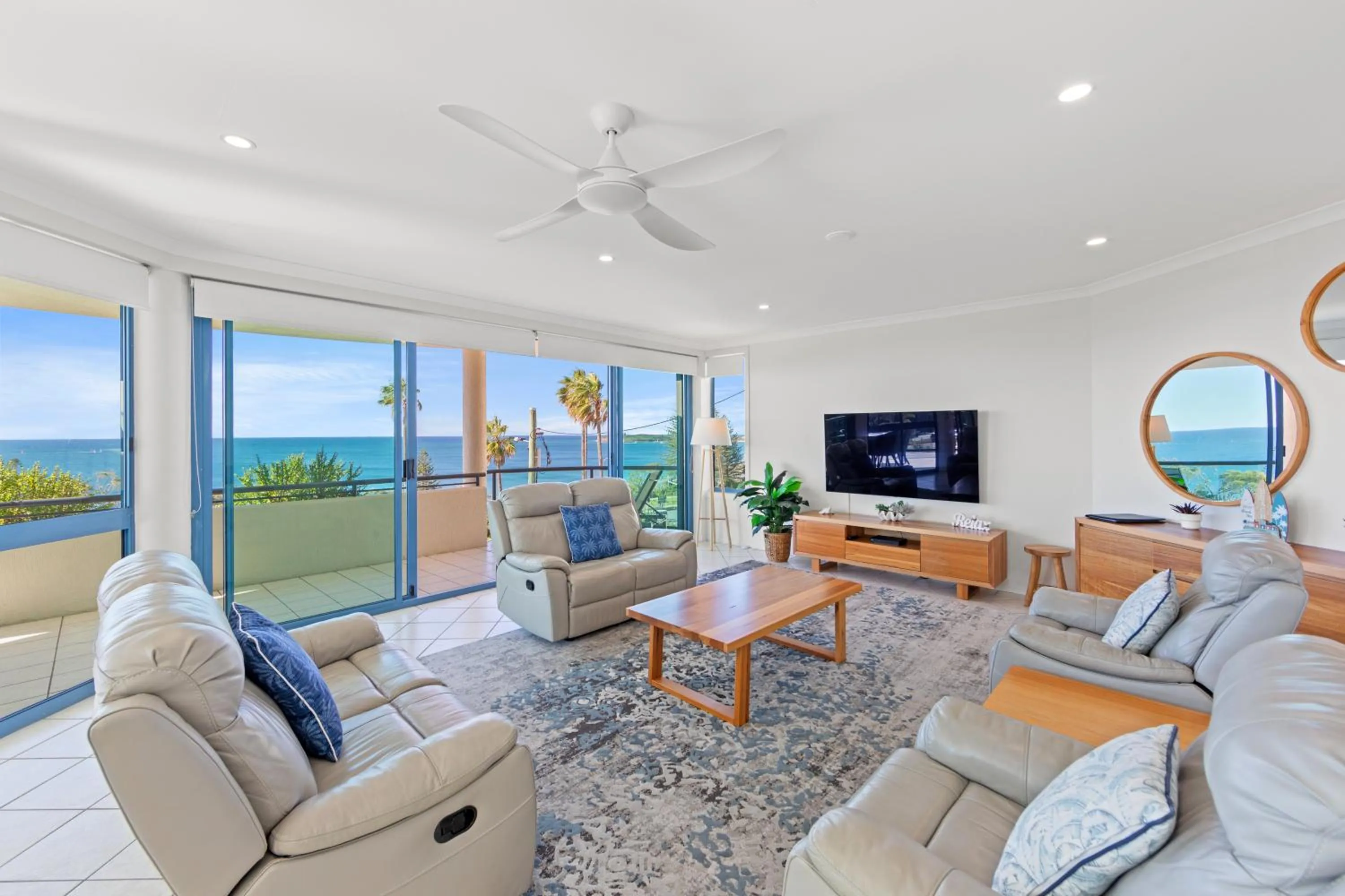 Living room in Alexandra on the Pacific