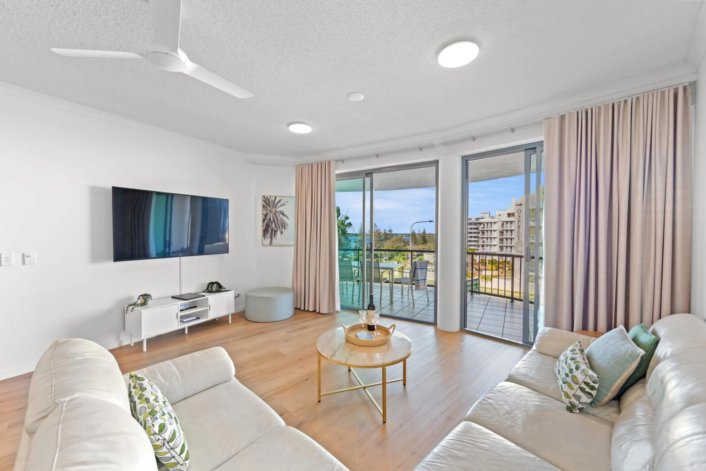 Dining area in Alexandra on the Pacific