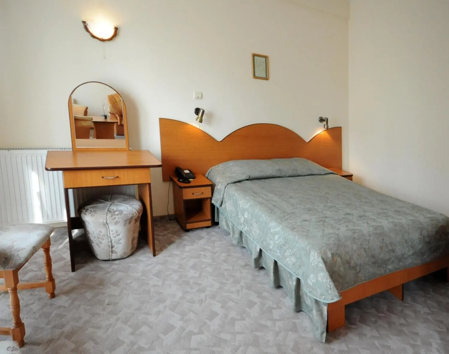 Photo of the whole room, Bed in Hotel Everest